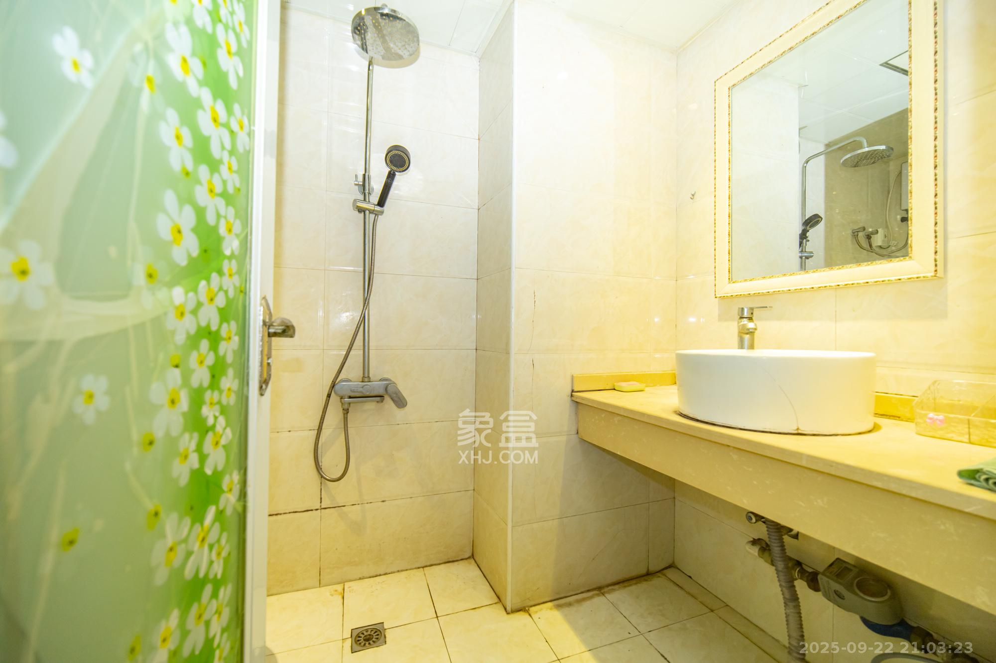 新长海广场 1室1厅1卫 16.8万 新长海广场 1室1厅1卫 16.8万卫生间