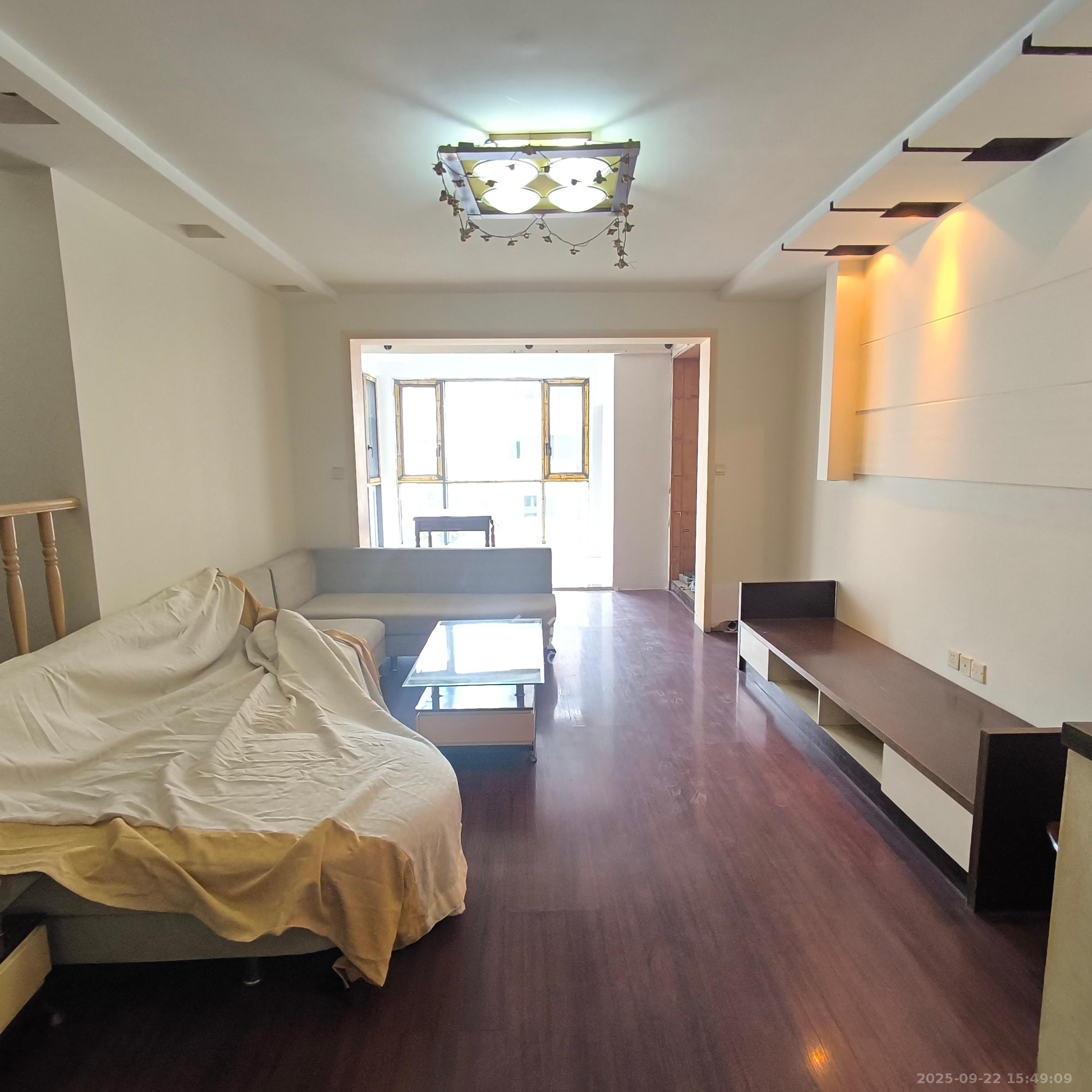 咸嘉新村嘉明苑 3室2厅2卫 2300.0元/月 咸嘉新村嘉明苑 3室2厅2卫 2300.0元/月室内图