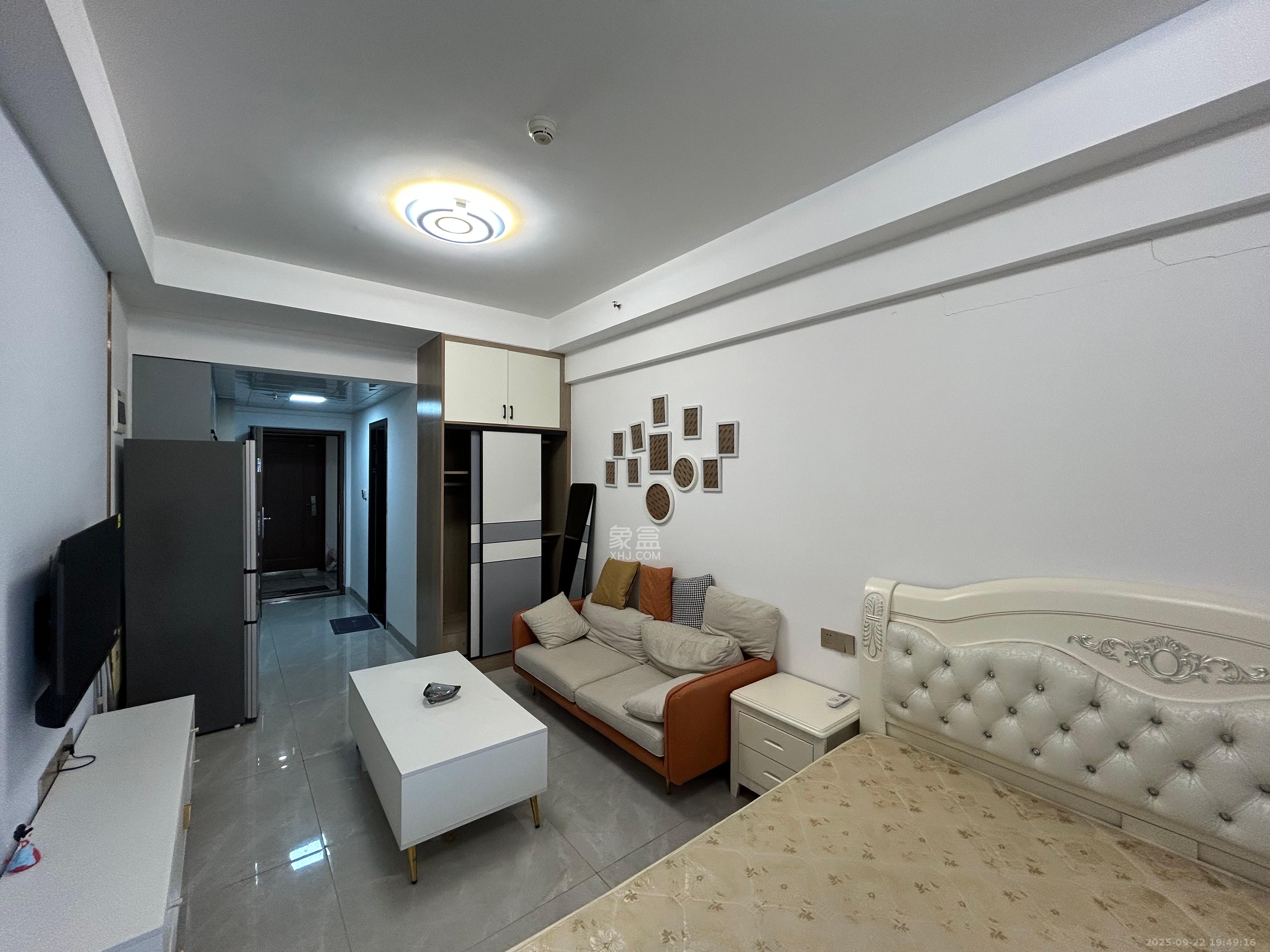 保利香槟国际  1室1厅1卫    1400.0元/月 保利香槟国际  1室1厅1卫    1400.0元/月