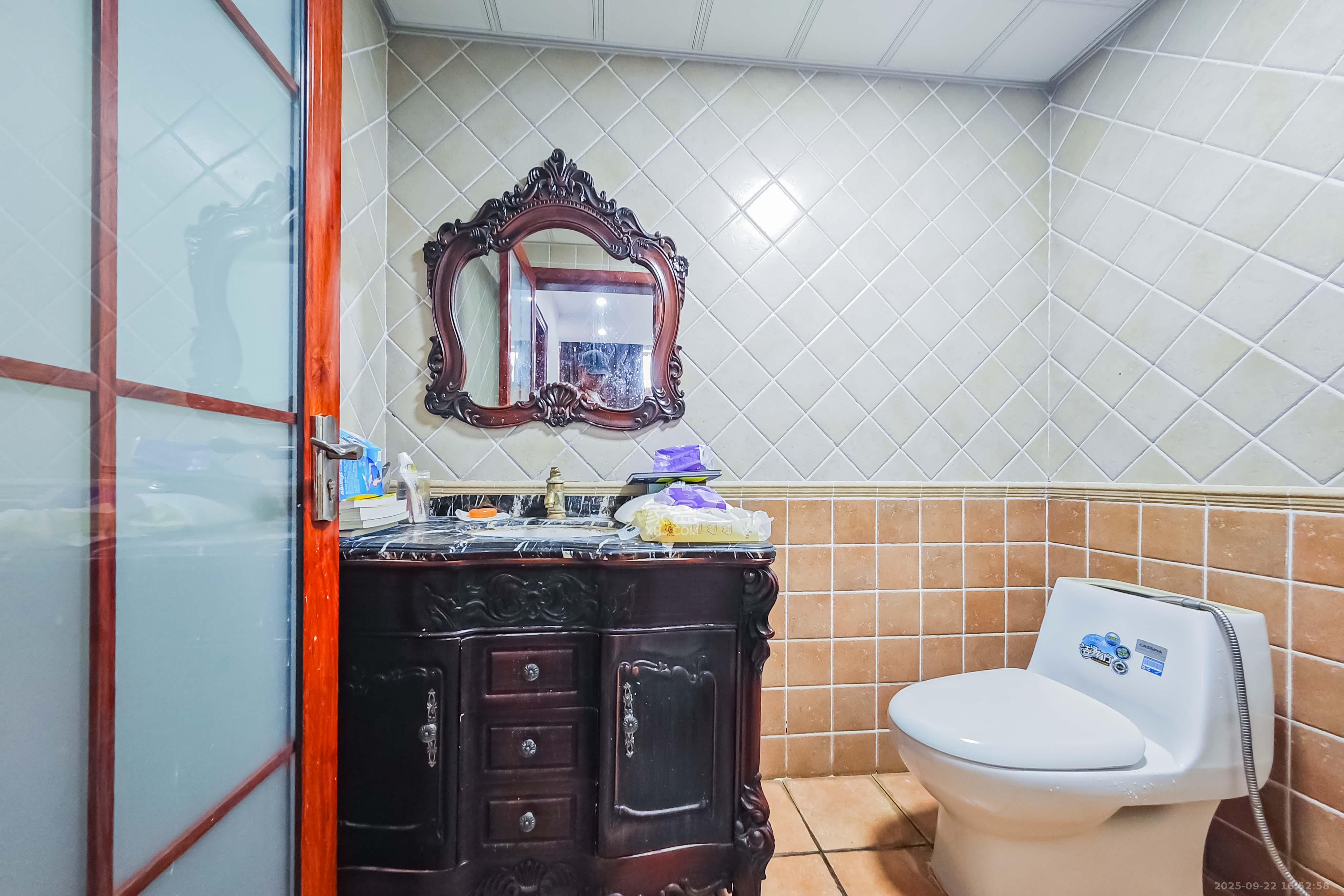 吉联小区(红墅湾) 6室2厅6卫 680.0万 吉联小区(红墅湾) 6室2厅6卫 680.0万卫生间