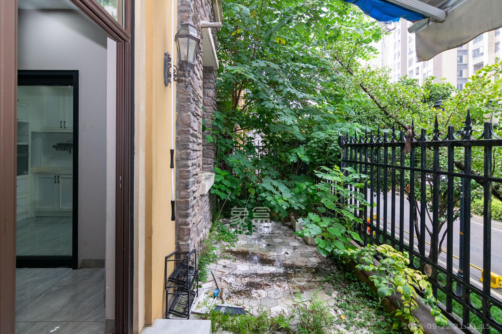 金地三千府(金地湖山樾、金地自在城)  4室2厅2卫    350.0万 金地三千府(金地湖山樾、金地自在城)  4室2厅2卫    350.0万其他