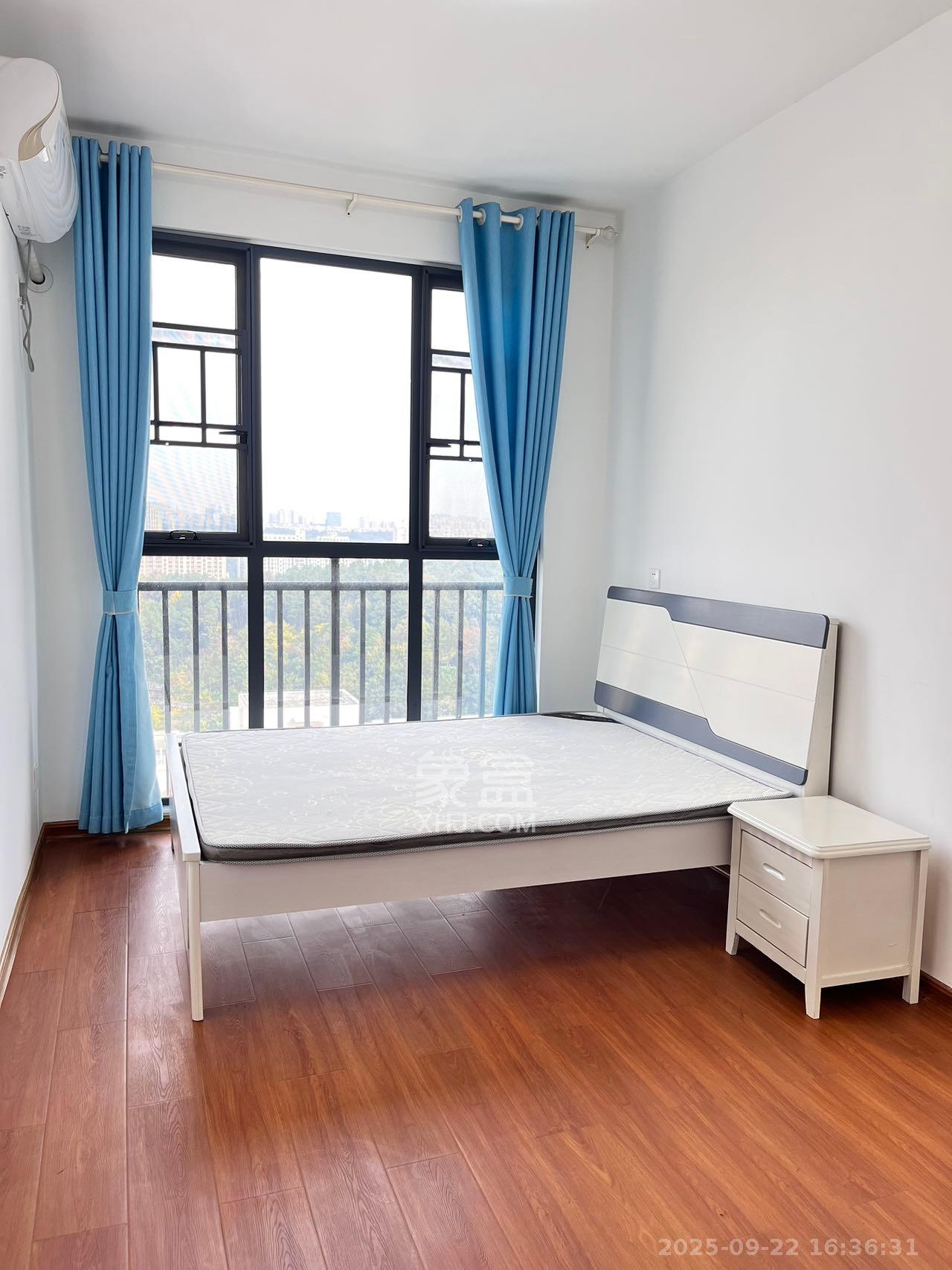 恒生碧水龙庭  3室2厅2卫    2400.0元/月室内图