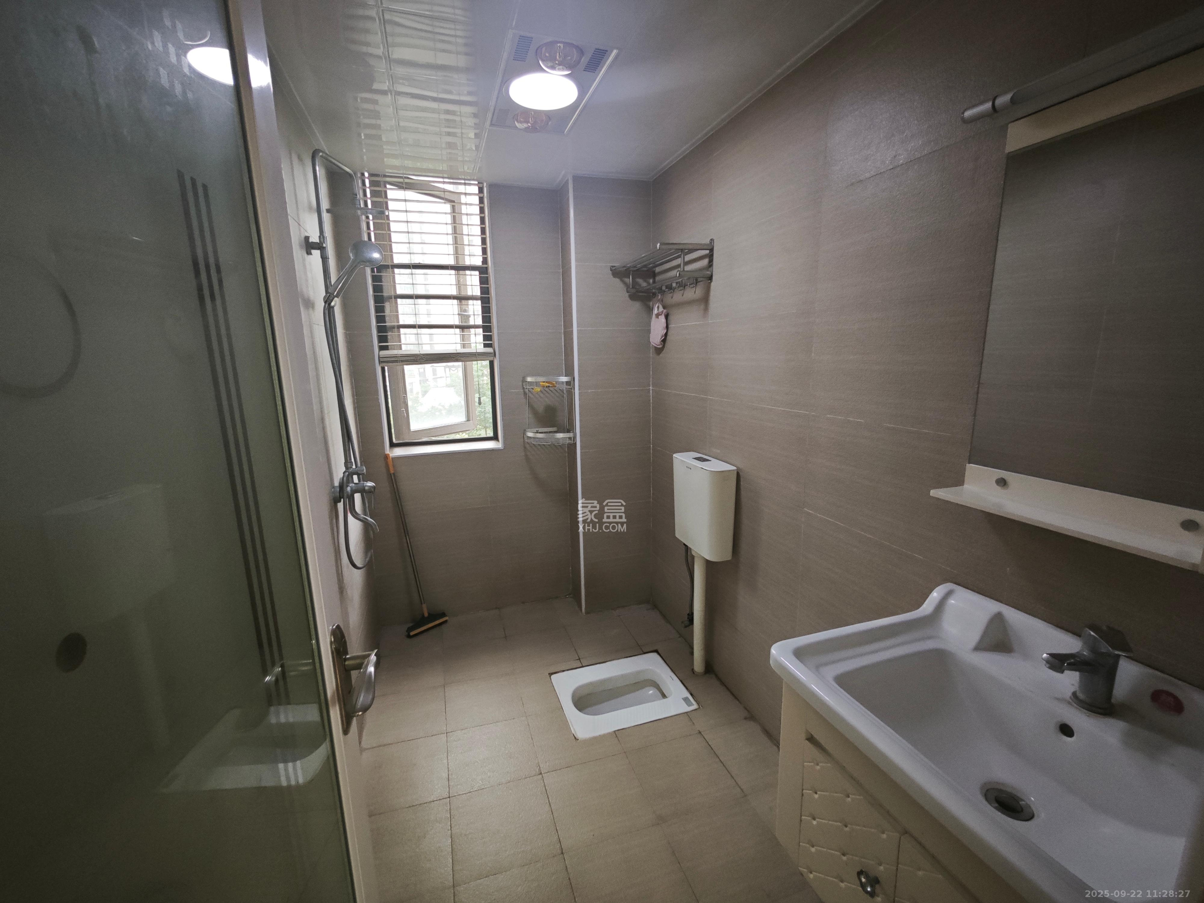 梅溪湖合能璞丽 3室2厅2卫 2400.0元/月 梅溪湖合能璞丽 3室2厅2卫 2400.0元/月室内图