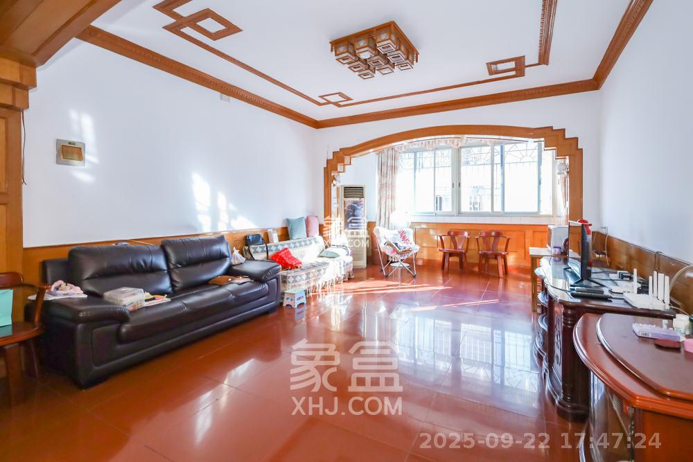 金星小区  4室2厅2卫    2300.0元/月室内图