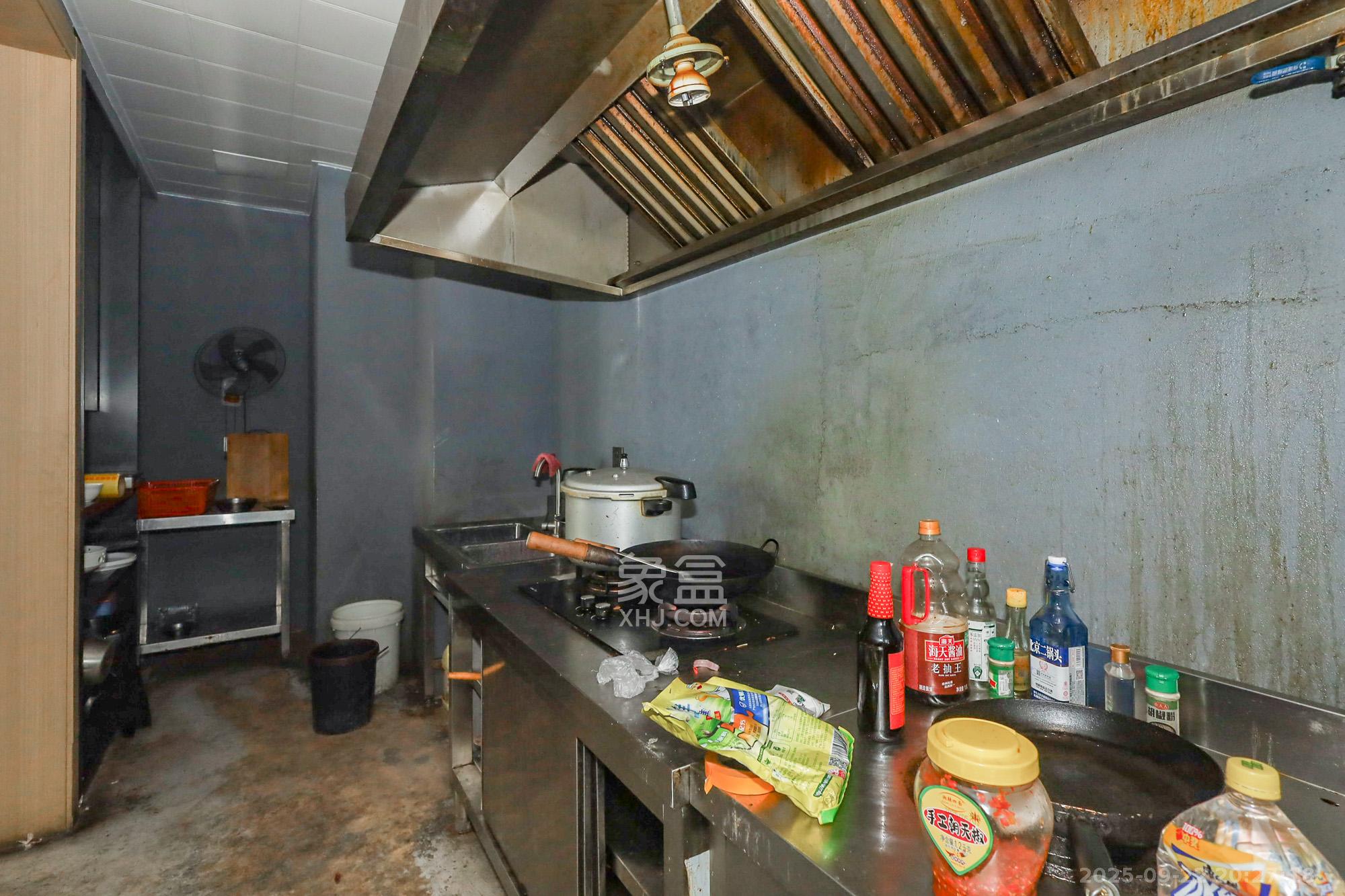 远洋外滩壹号  4室2厅2卫    428.0万厨房