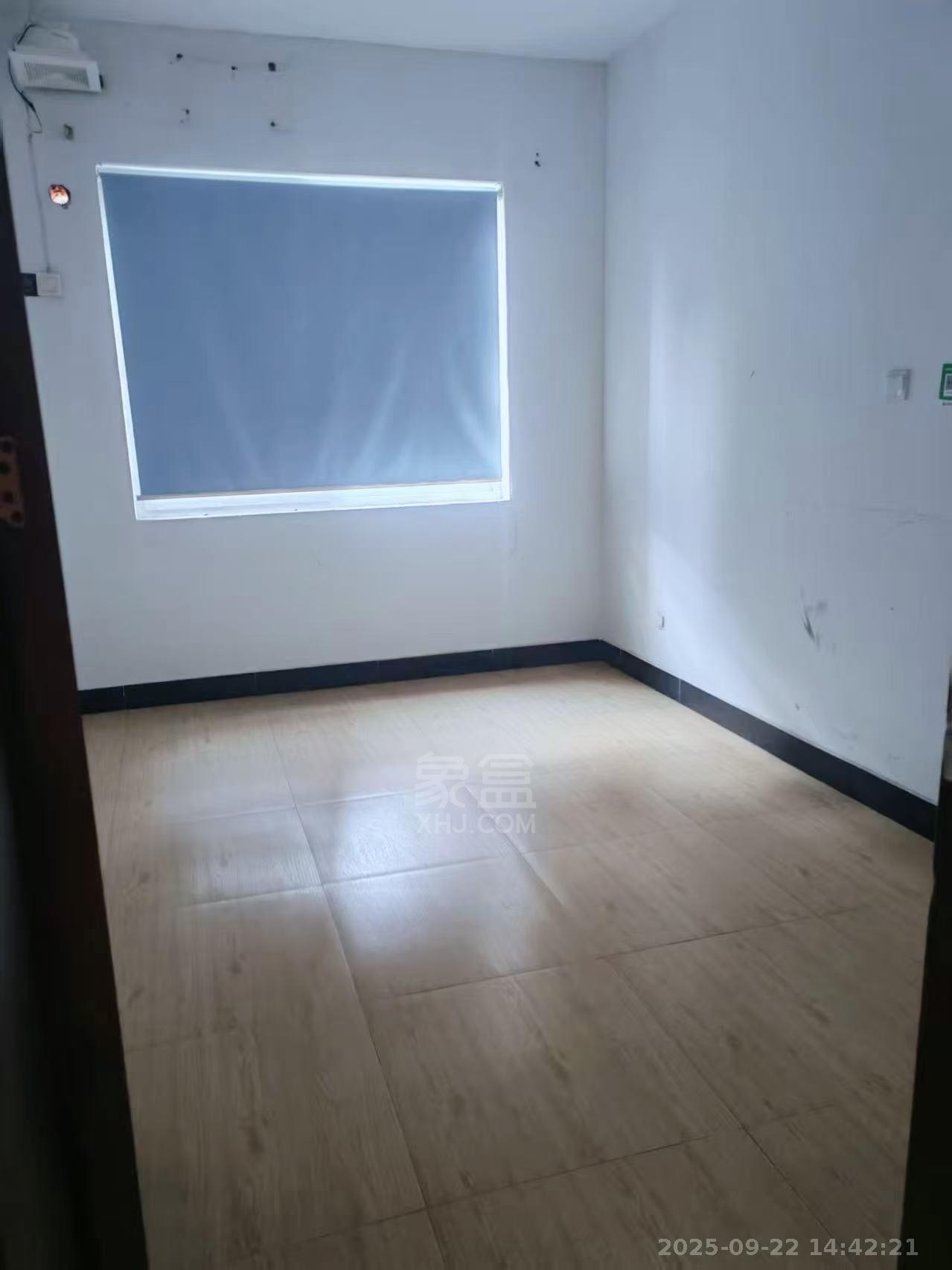 康馨佳园  3室1厅0卫    1500.0元/月室内图