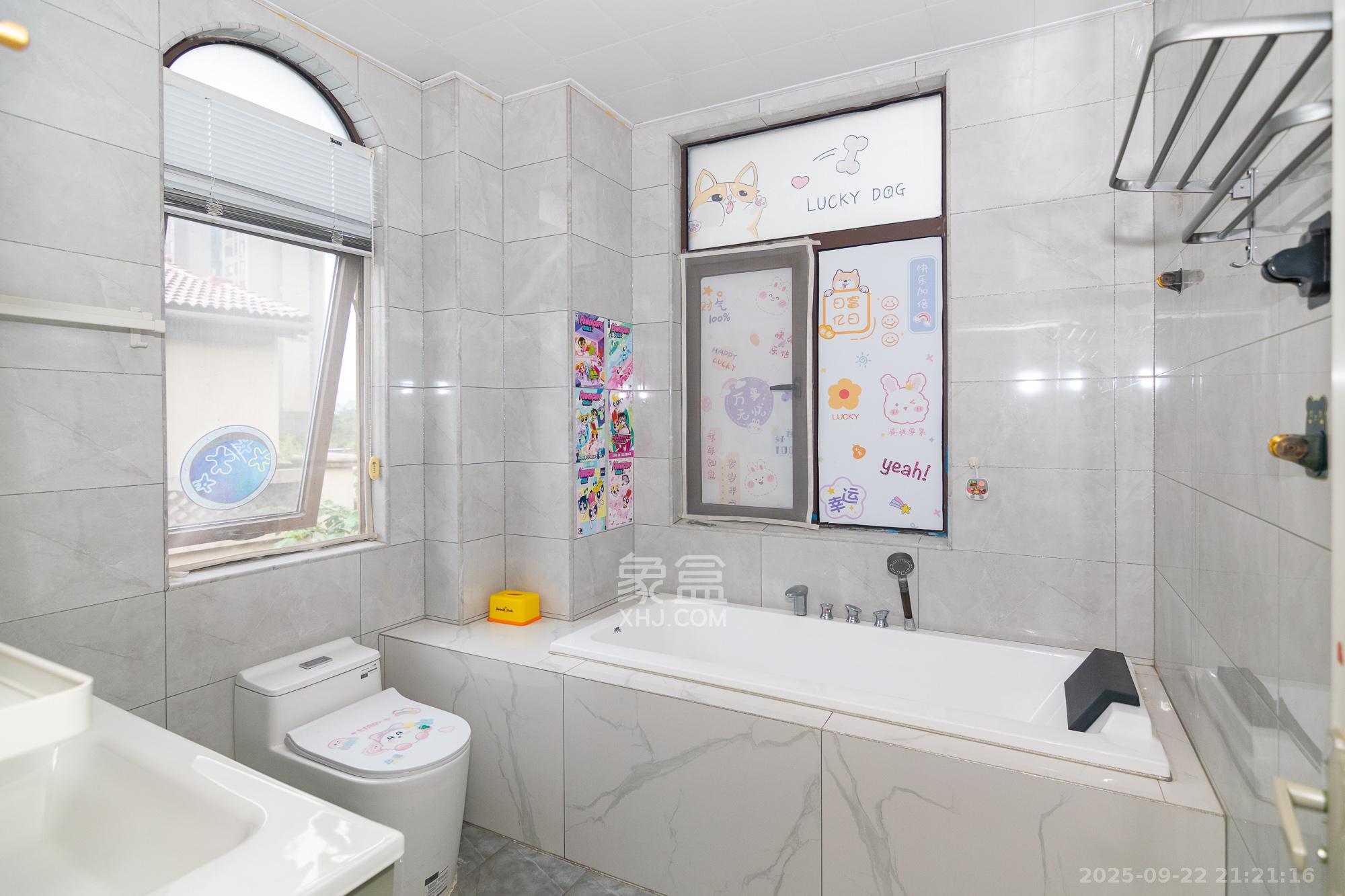 金地三千府(金地湖山樾、金地自在城)  4室2厅2卫    350.0万 金地三千府(金地湖山樾、金地自在城)  4室2厅2卫    350.0万卫生间