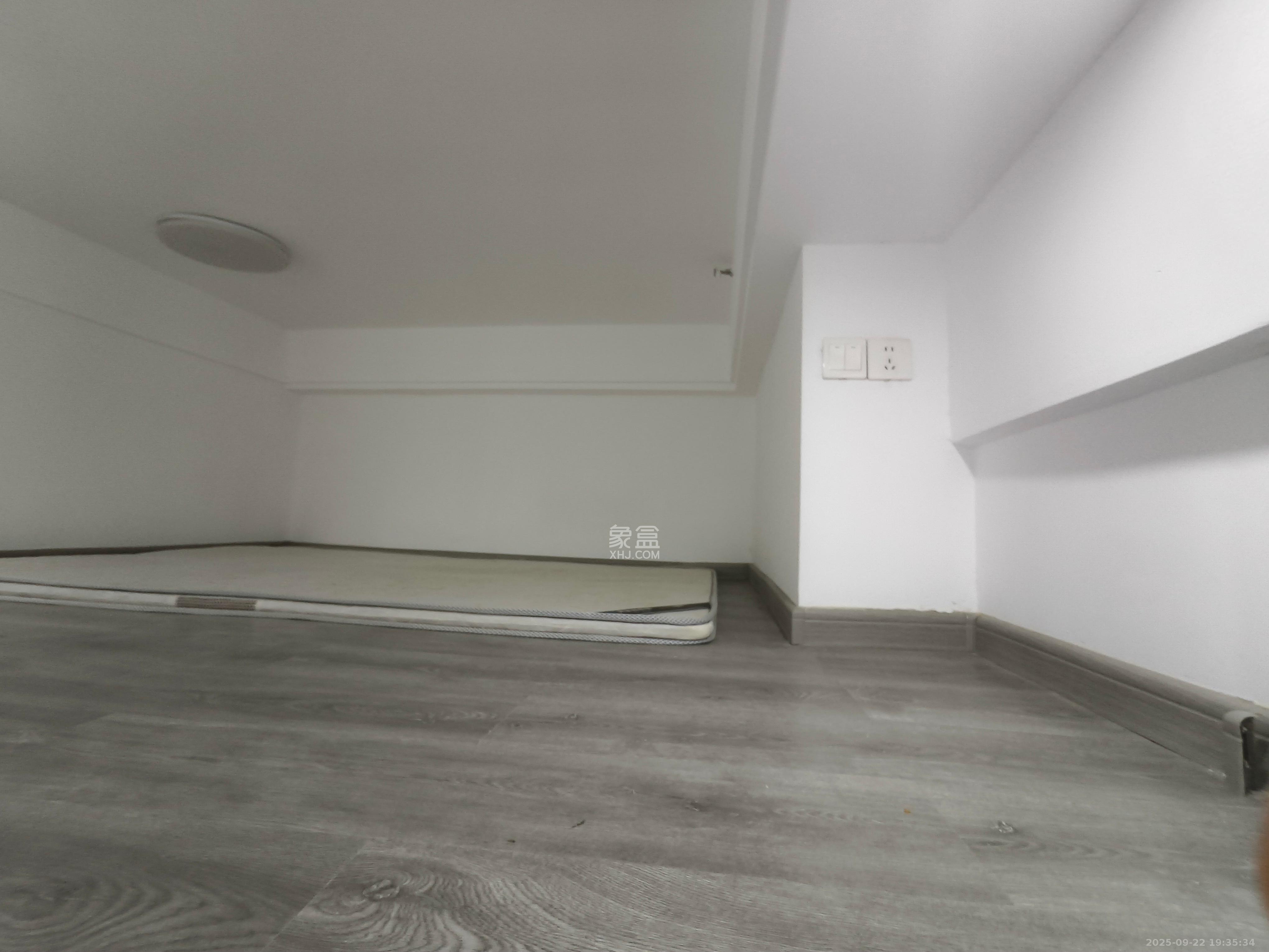 福晟翡翠湾  1室1厅1卫    1700.0元/月室内图