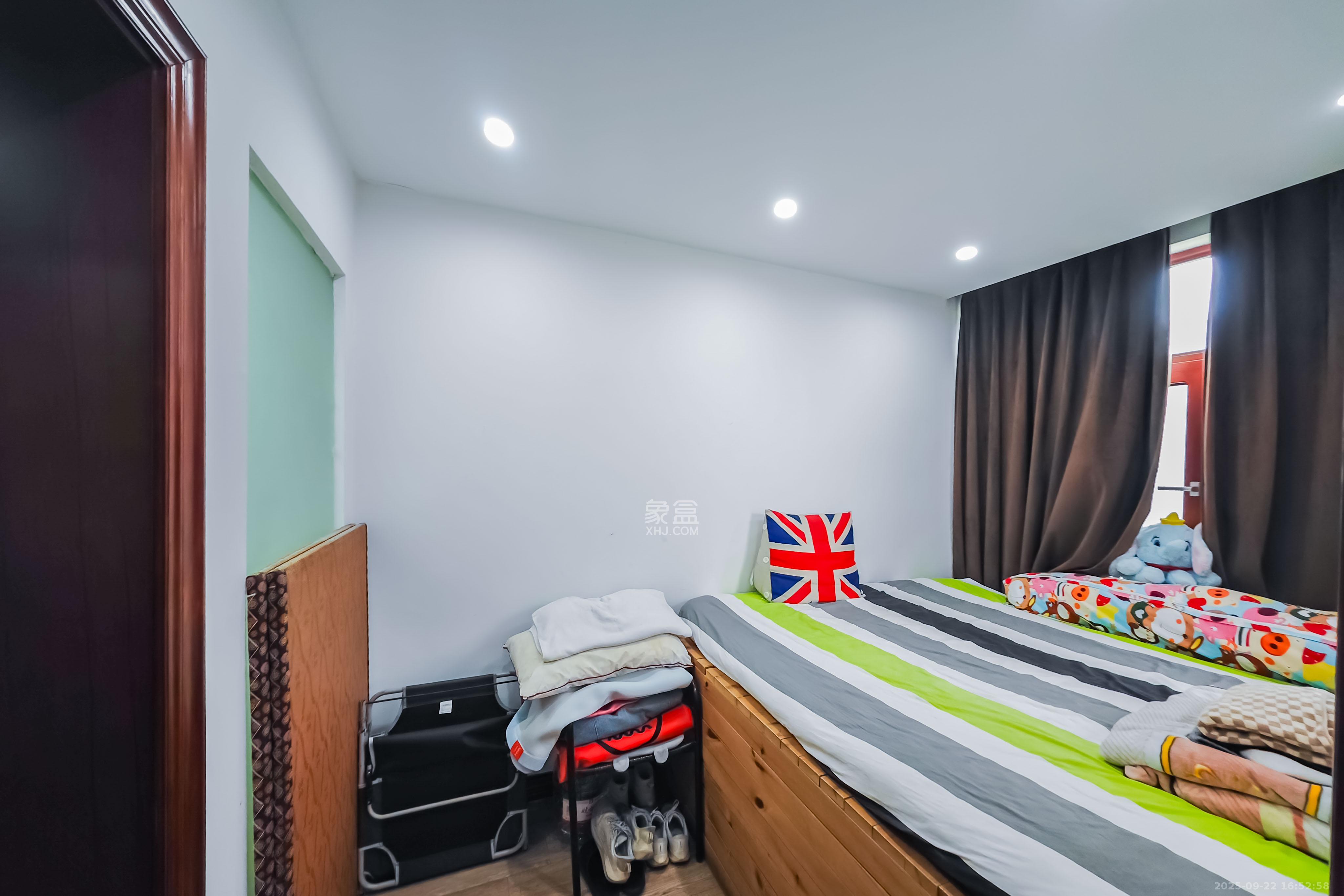 吉联小区(红墅湾) 6室2厅6卫 680.0万 吉联小区(红墅湾) 6室2厅6卫 680.0万卧室