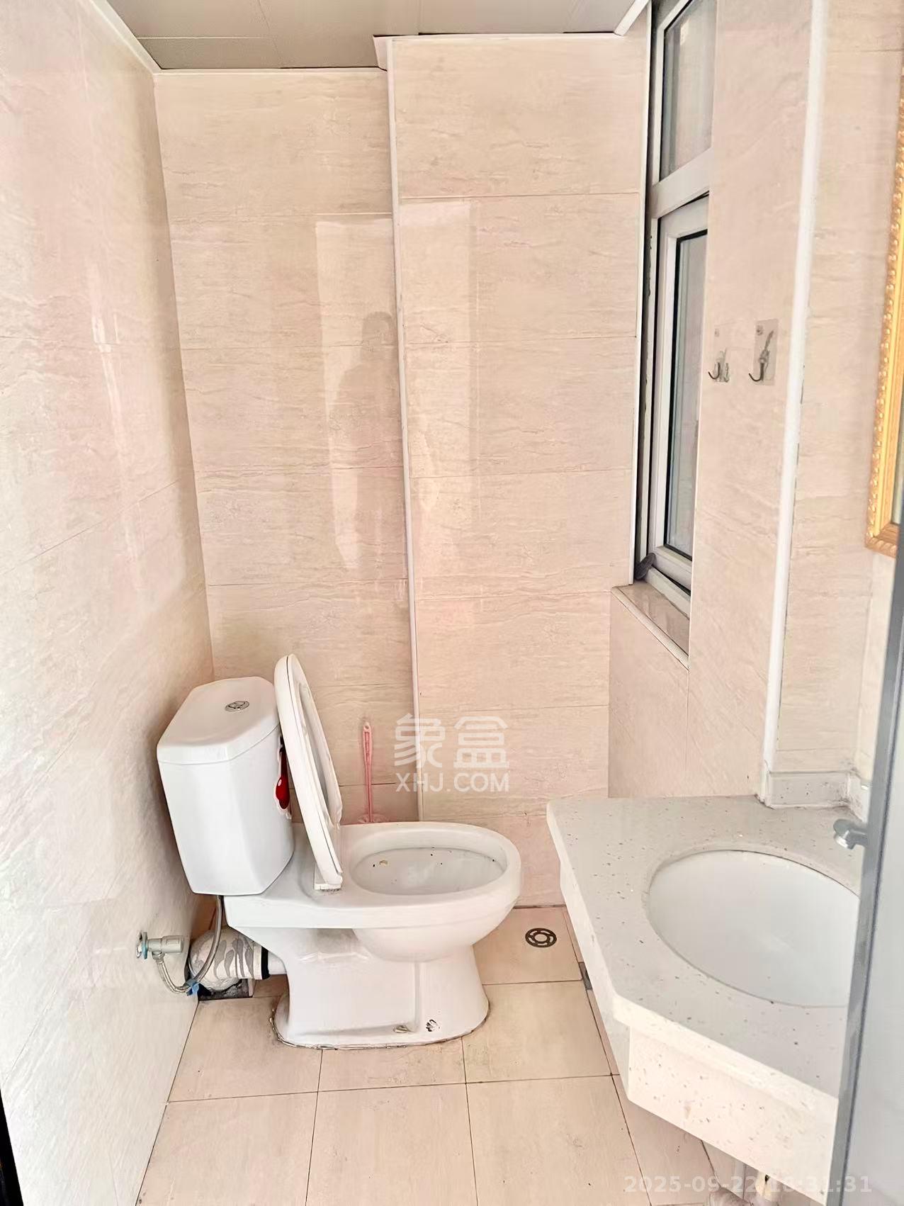 鸥波港湾  2室1厅2卫   2300.00元/月室内图