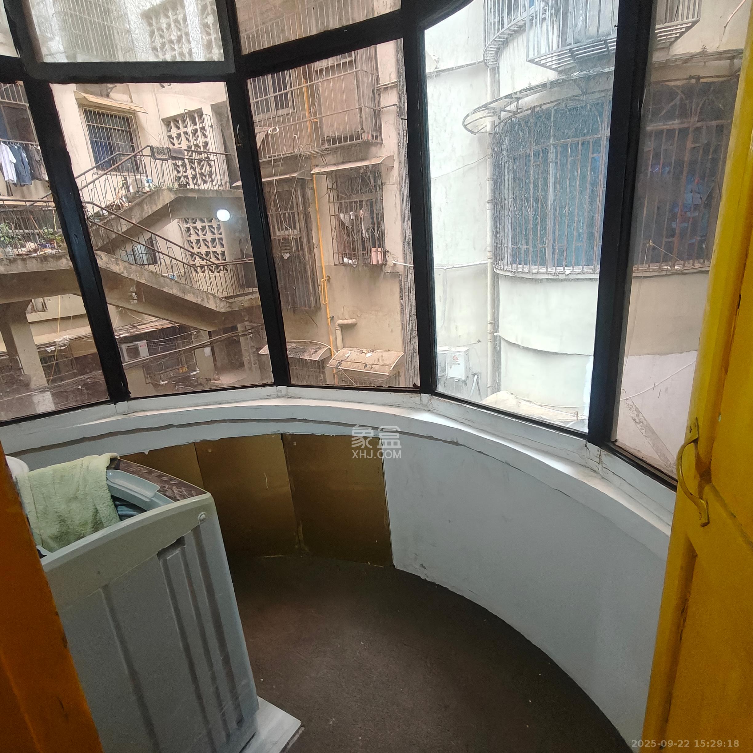 市直属机关宿舍 2室1厅1卫 1500.0元/月 市直属机关宿舍 2室1厅1卫 1500.0元/月室内图