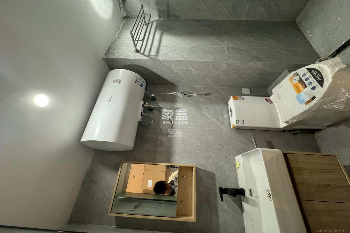 绿地商务广场 1室1厅1卫 1800.0元/月 绿地商务广场 1室1厅1卫 1800.0元/月室内图