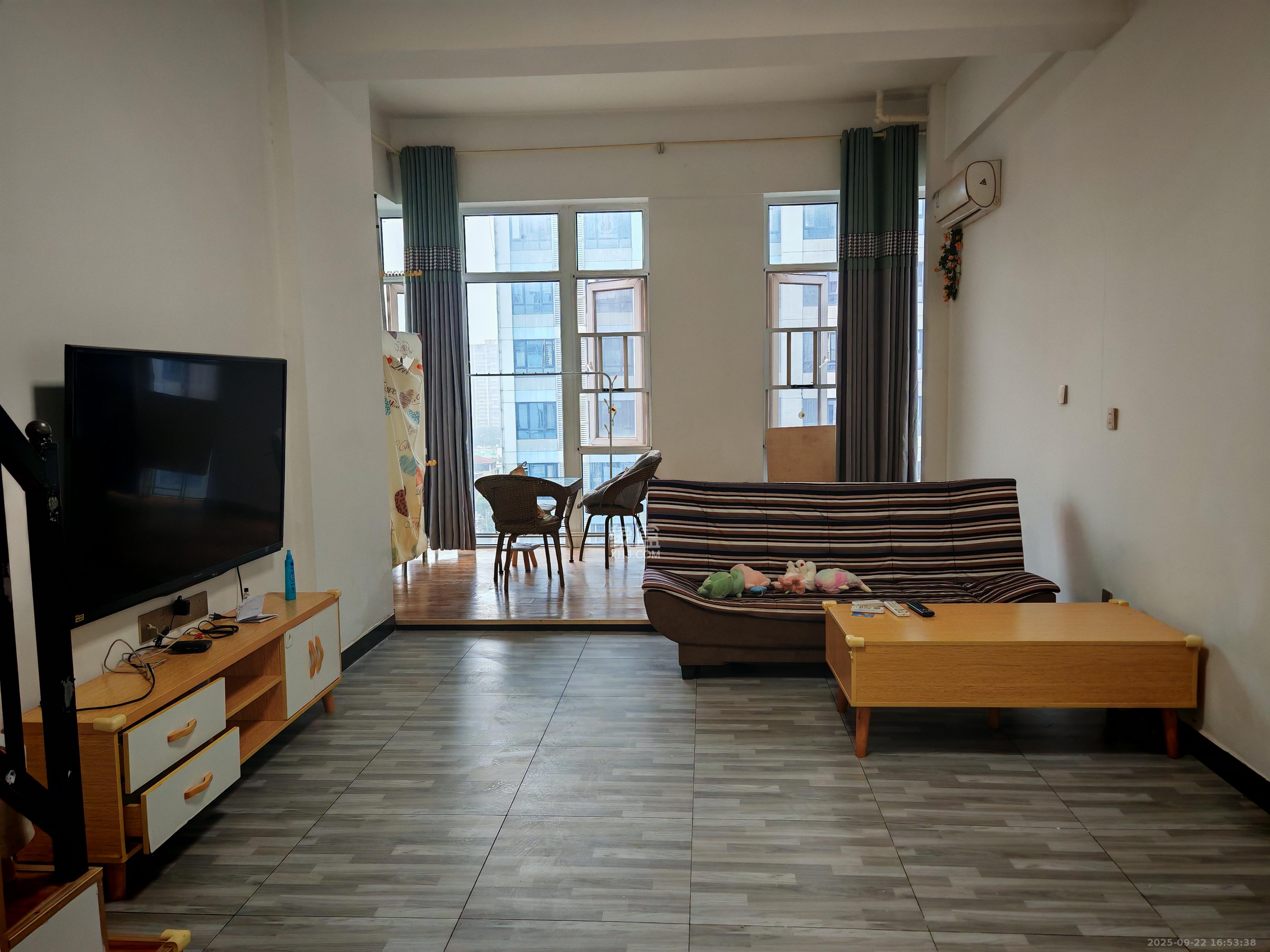 绿地之窗   64.0㎡      1400.0元/月