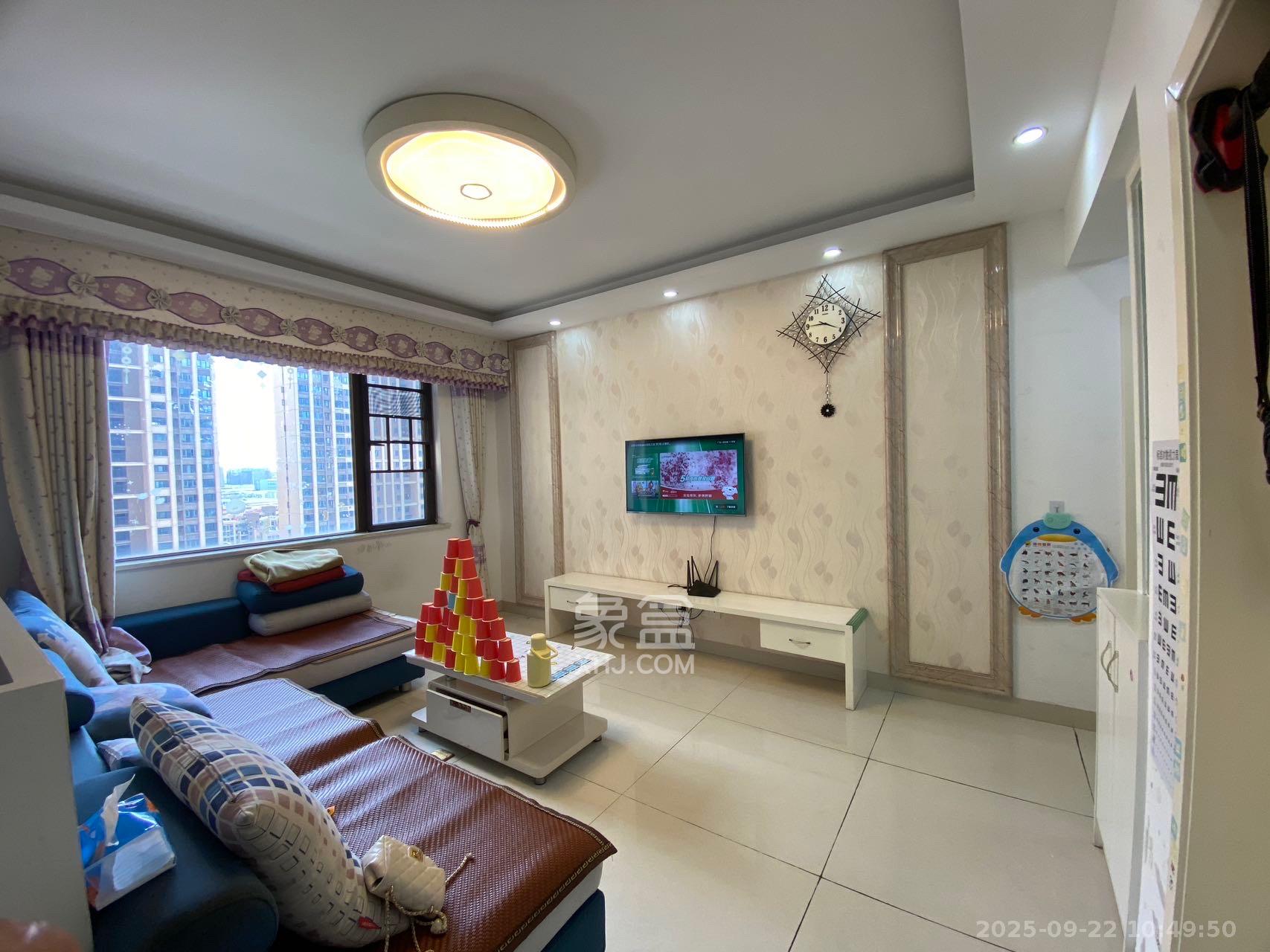 华润置地广场一期 3室2厅1卫 2300.0元/月 华润置地广场一期 3室2厅1卫 2300.0元/月室内图