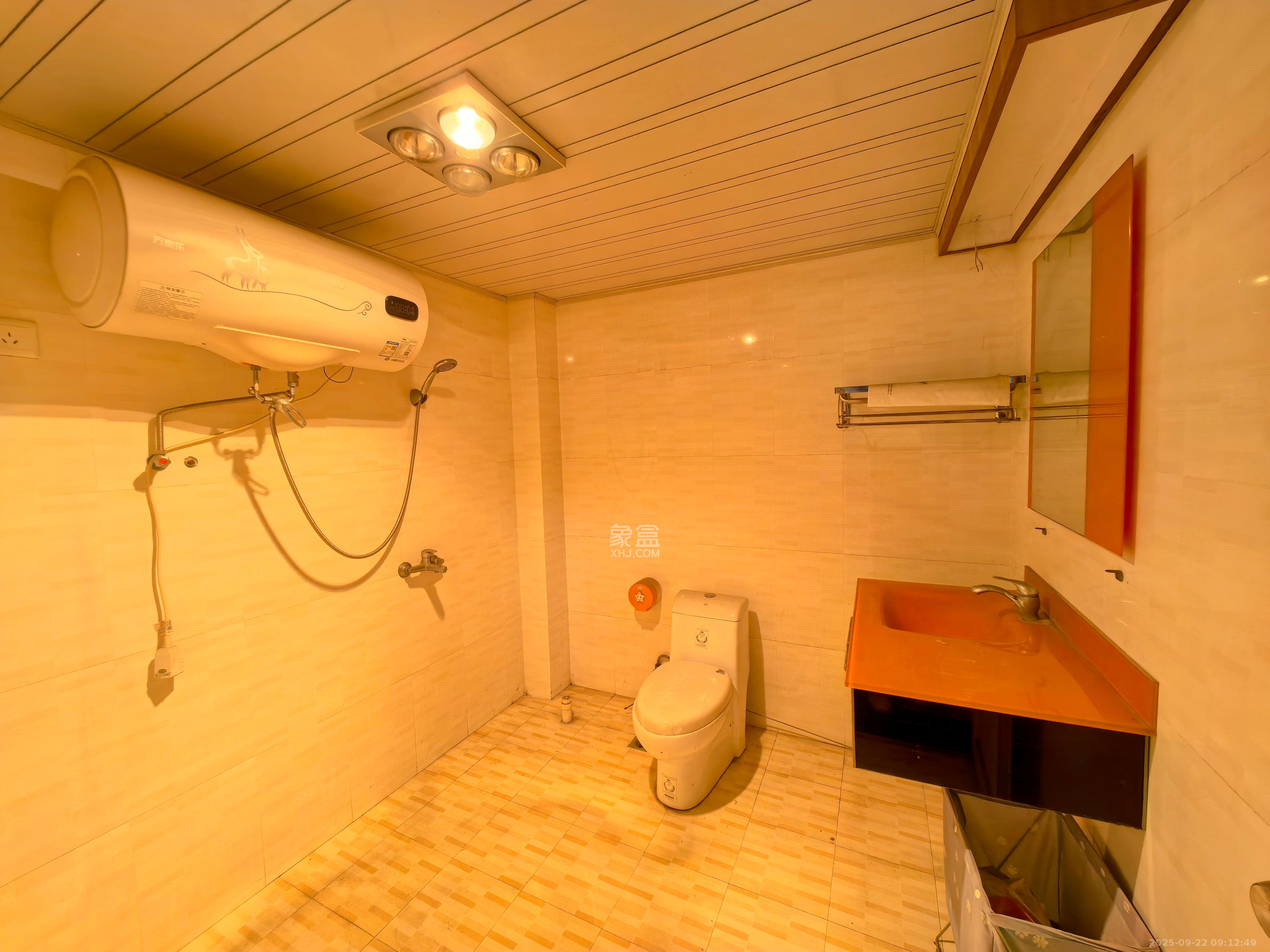 中南汽车世界 3室2厅1卫 1300.0元/月 中南汽车世界 3室2厅1卫 1300.0元/月室内图