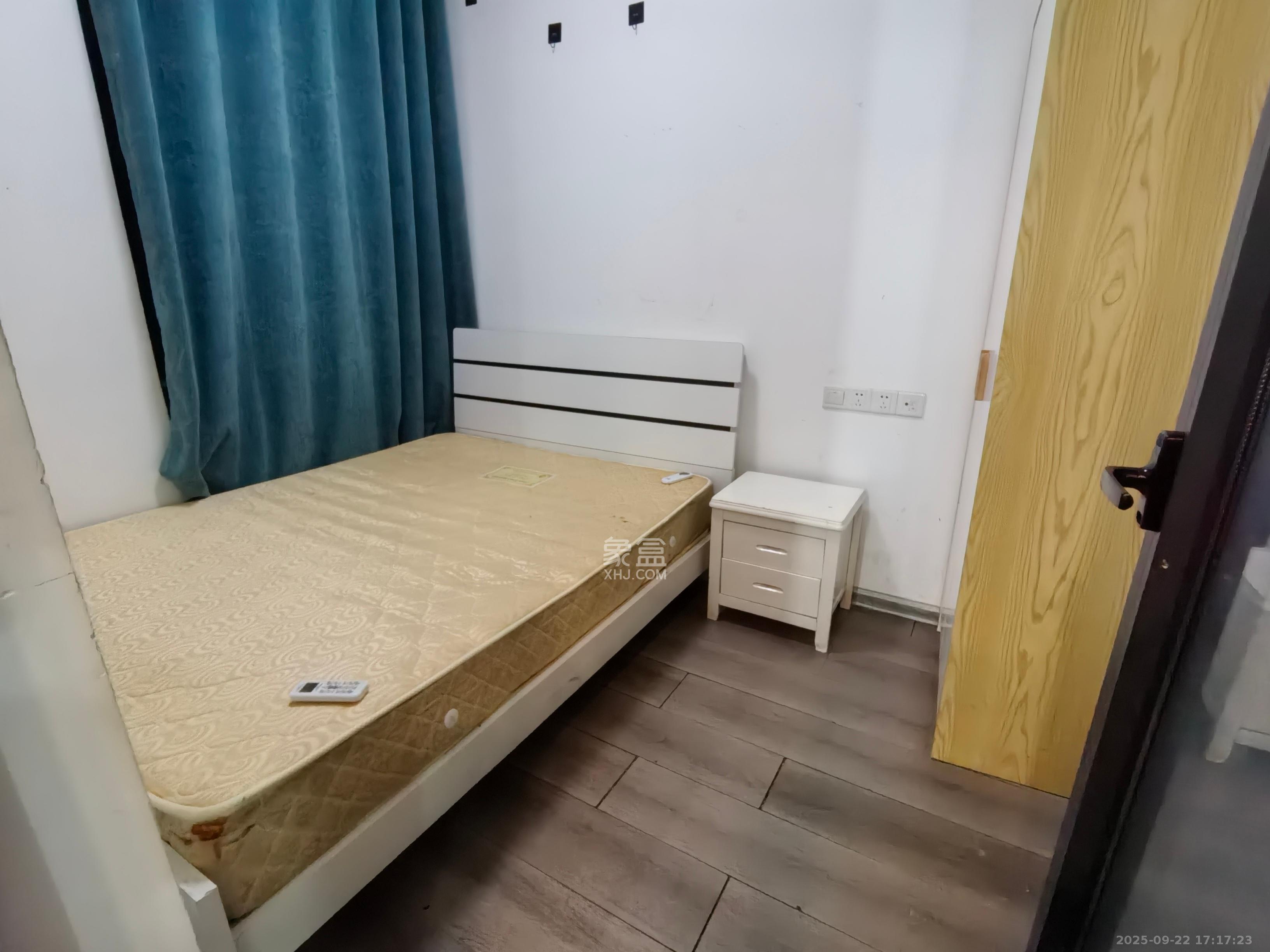 荣泰广场  3室2厅1卫   2300.00元/月室内图