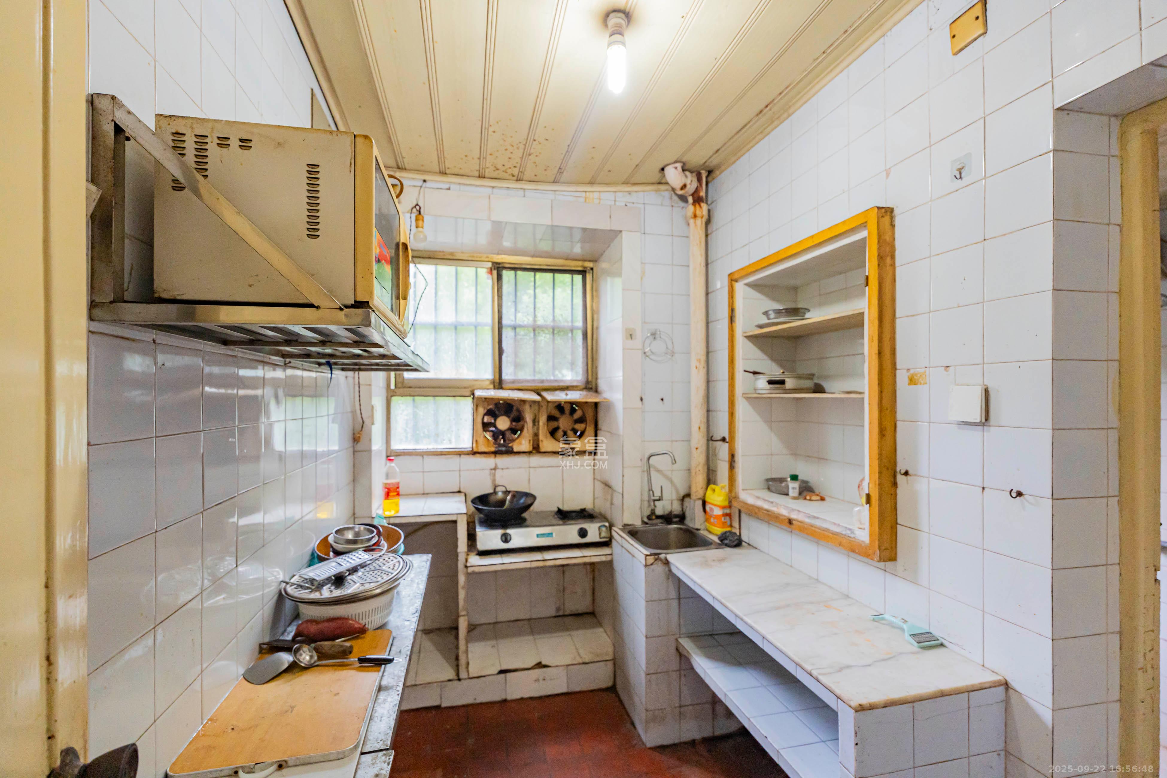 四方坪教师村 3室2厅1卫 52.0万 四方坪教师村 3室2厅1卫 52.0万厨房