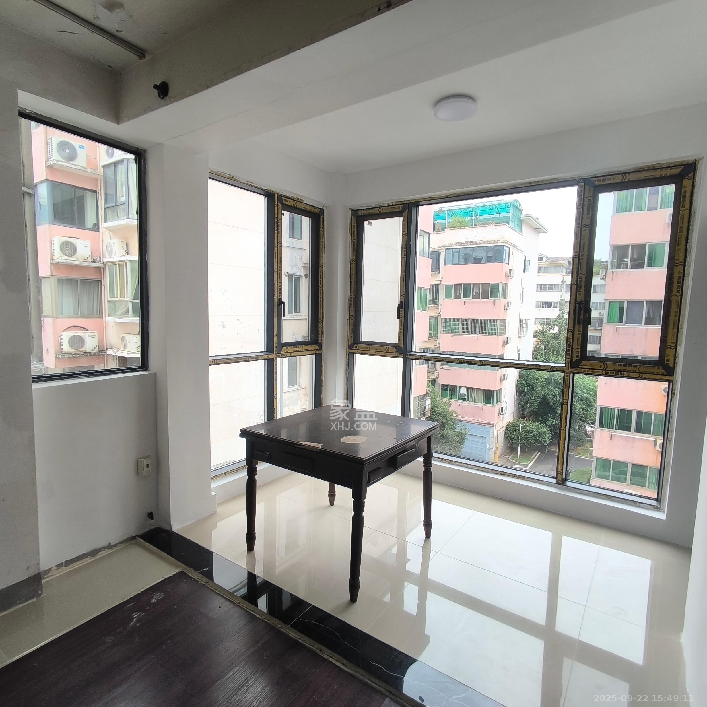 咸嘉新村嘉明苑 3室2厅2卫 2300.0元/月 咸嘉新村嘉明苑 3室2厅2卫 2300.0元/月室内图