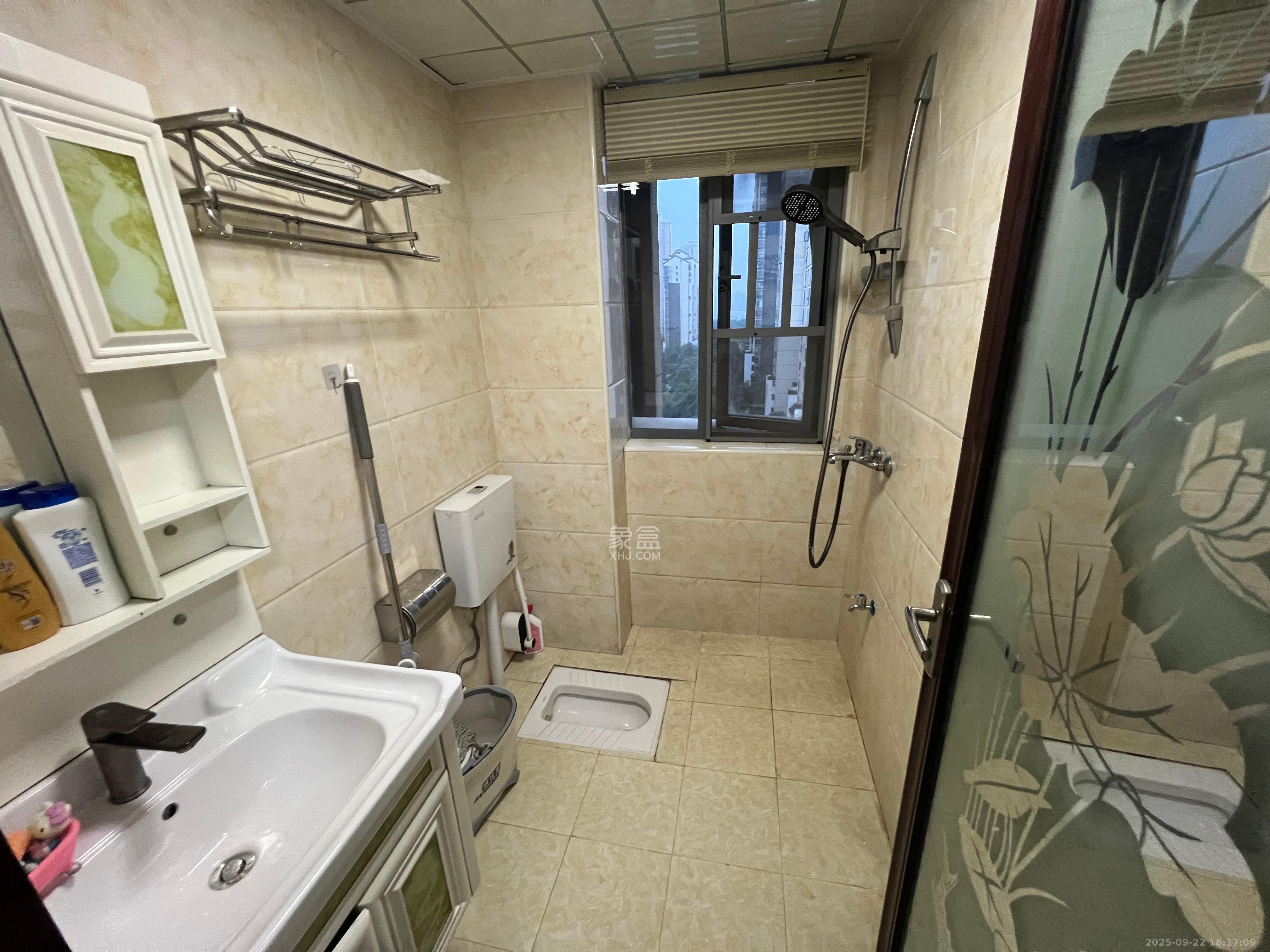 嘉宇盛世华章 3室2厅1卫 2300.0元/月 嘉宇盛世华章 3室2厅1卫 2300.0元/月室内图