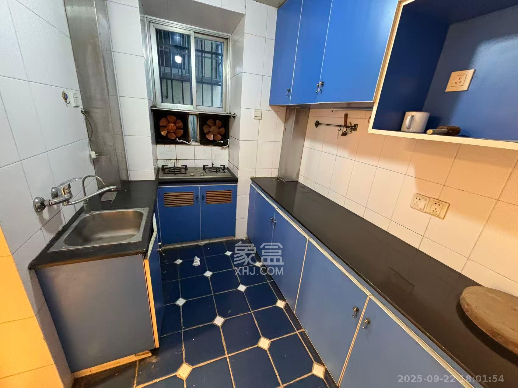 金球公寓  3室2厅2卫    3000.0元/月室内图