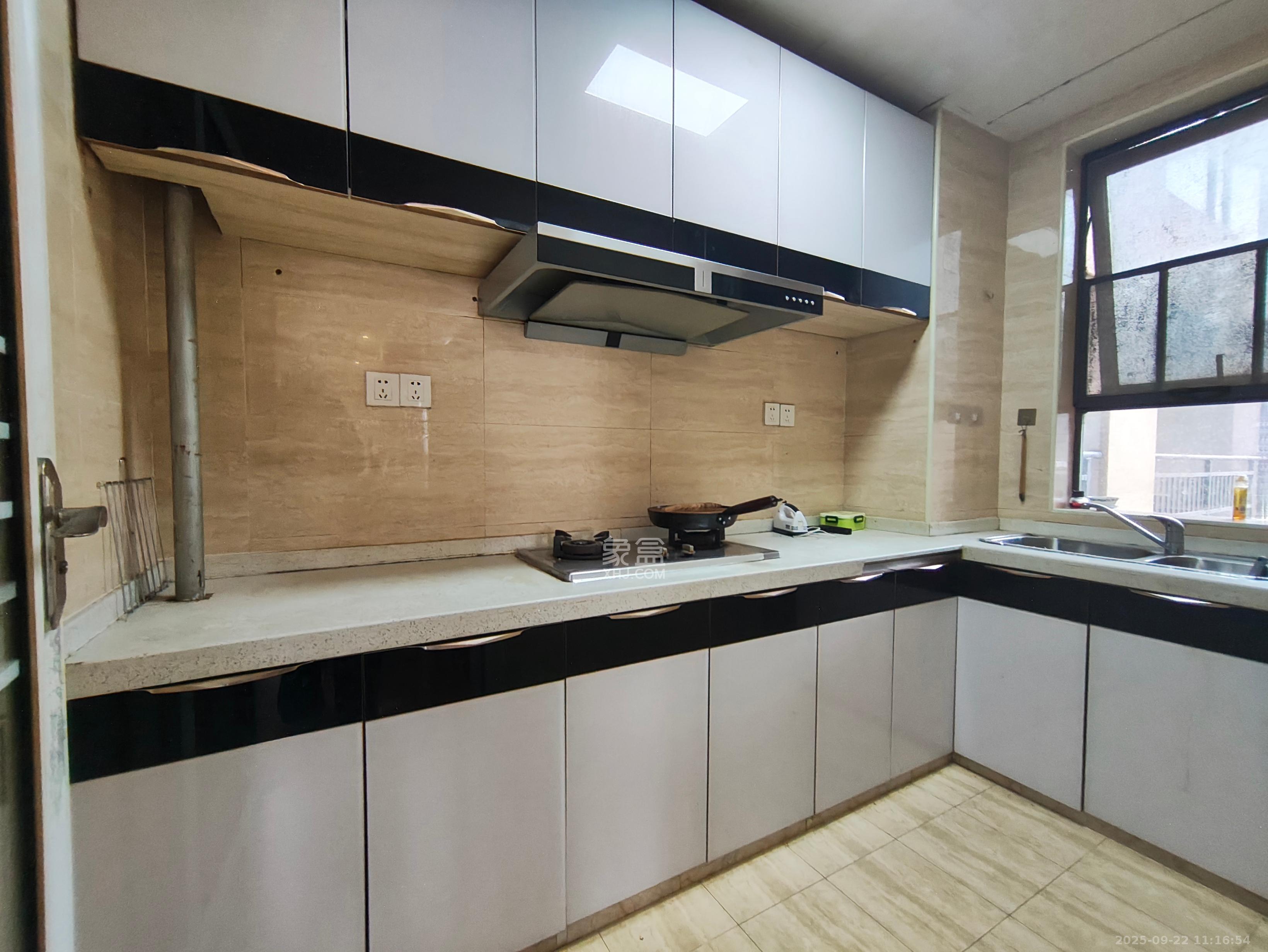 洋湖18克拉(旷远洋湖18克拉) 3室2厅1卫 2400.0元/月 洋湖18克拉(旷远洋湖18克拉) 3室2厅1卫 2400.0元/月室内图