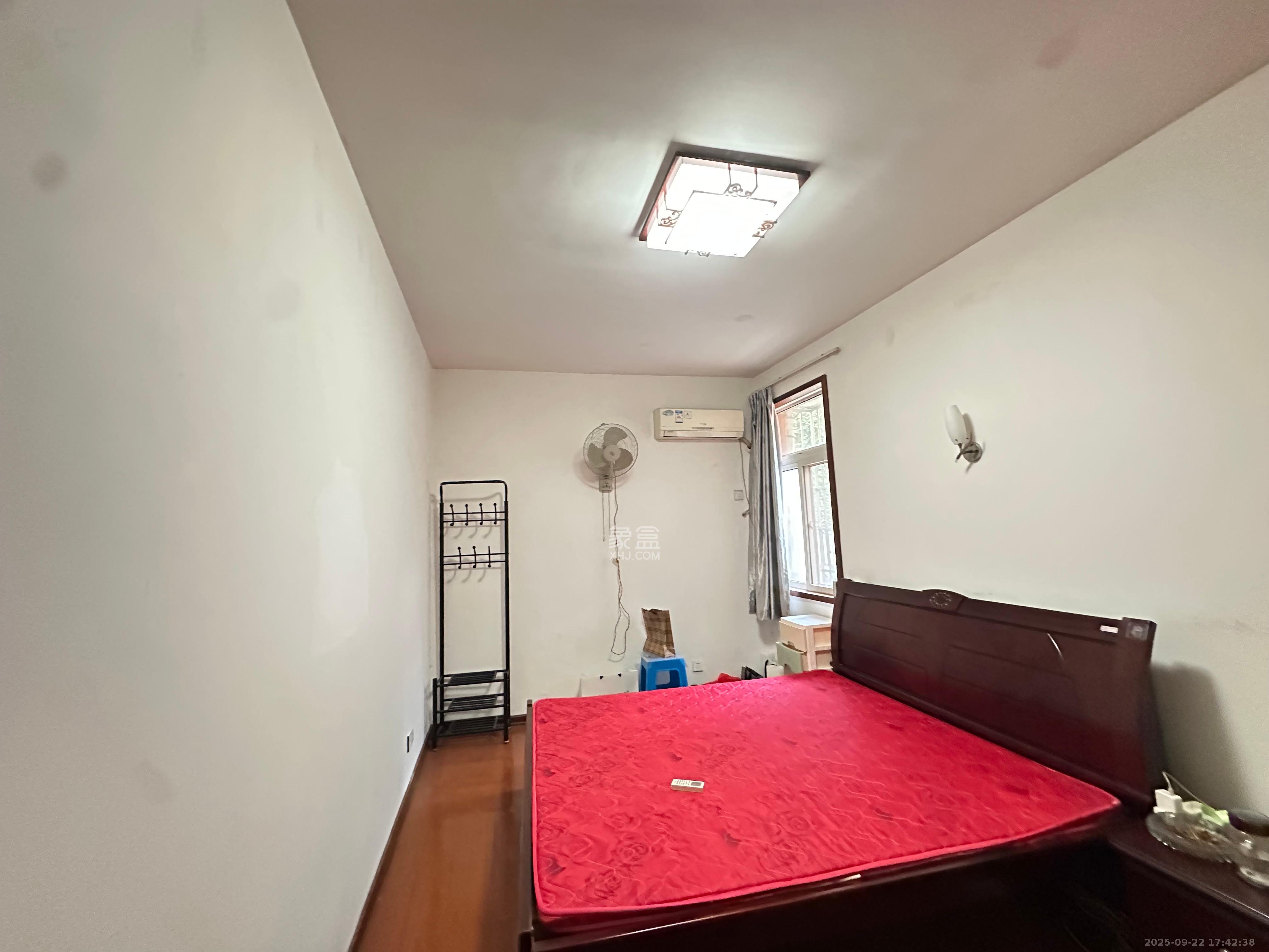 鄱阳小区 2室2厅1卫 1400.0元/月 鄱阳小区 2室2厅1卫 1400.0元/月室内图