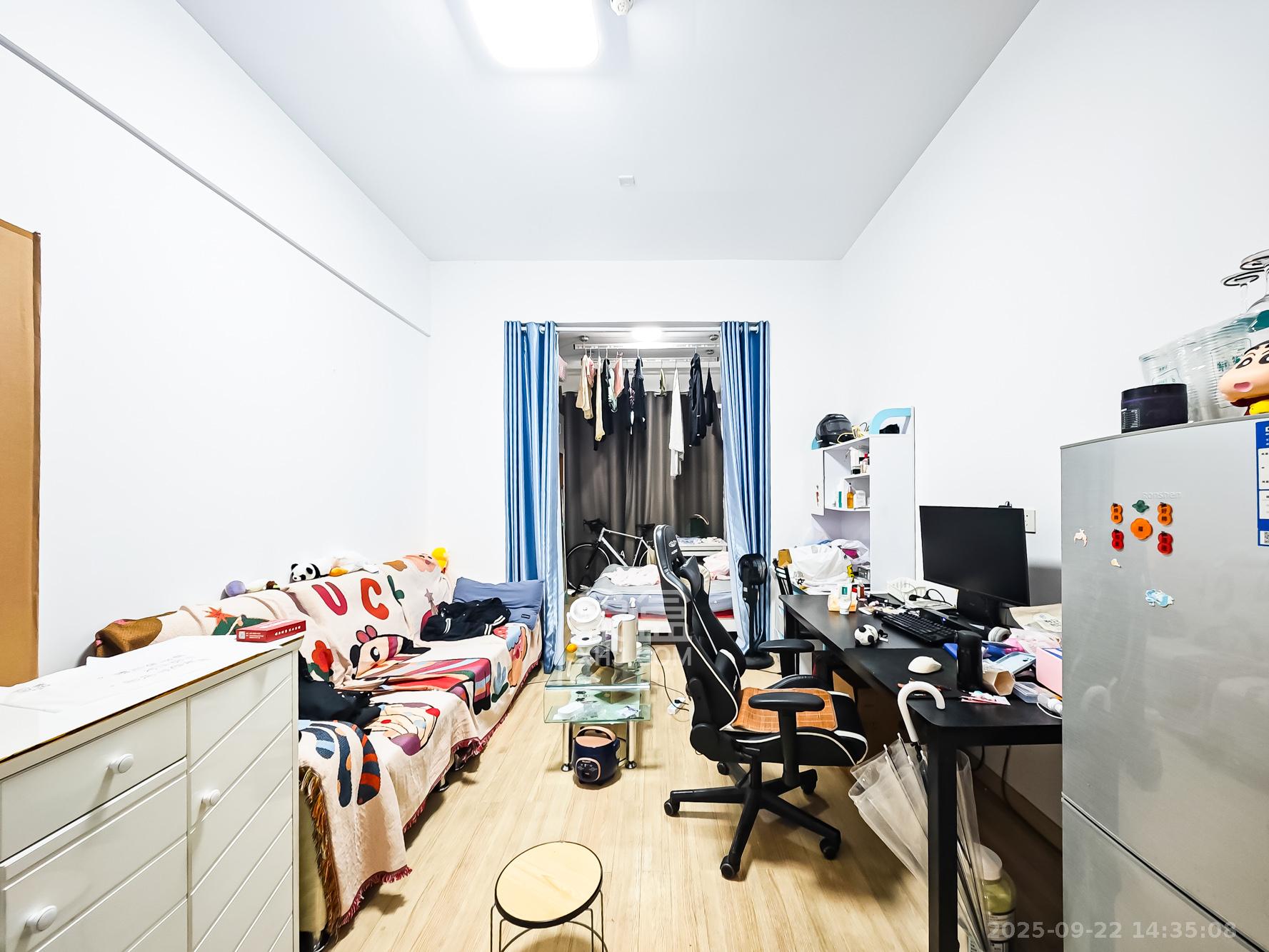 塞纳公馆 1室1厅1卫 23.8万 塞纳公馆 1室1厅1卫 23.8万客厅