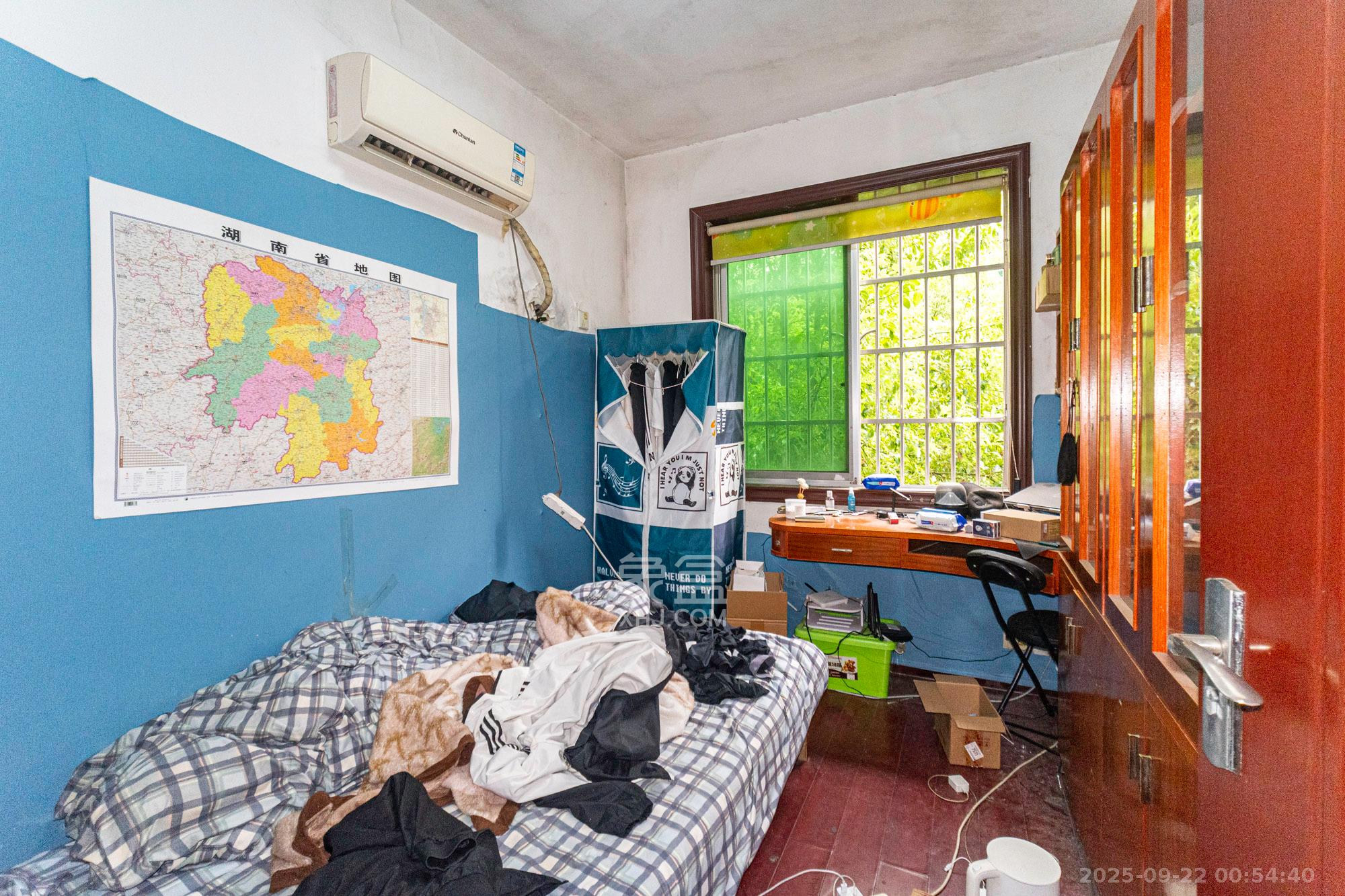 中南汽车世界  3室2厅2卫    38.8万卧室