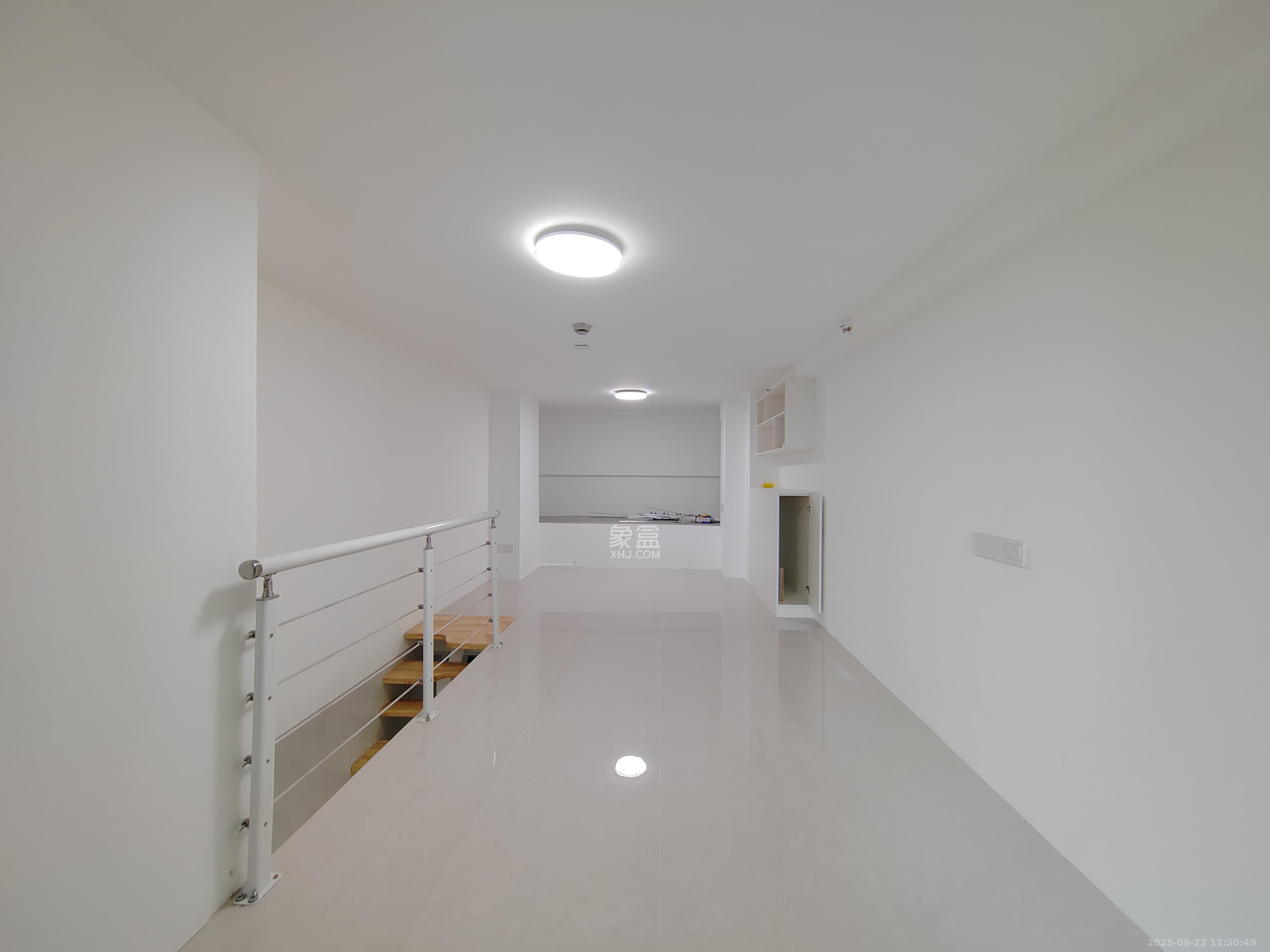 卓越中寰 1室0厅0卫 2400.0元/月 卓越中寰 1室0厅0卫 2400.0元/月室内图