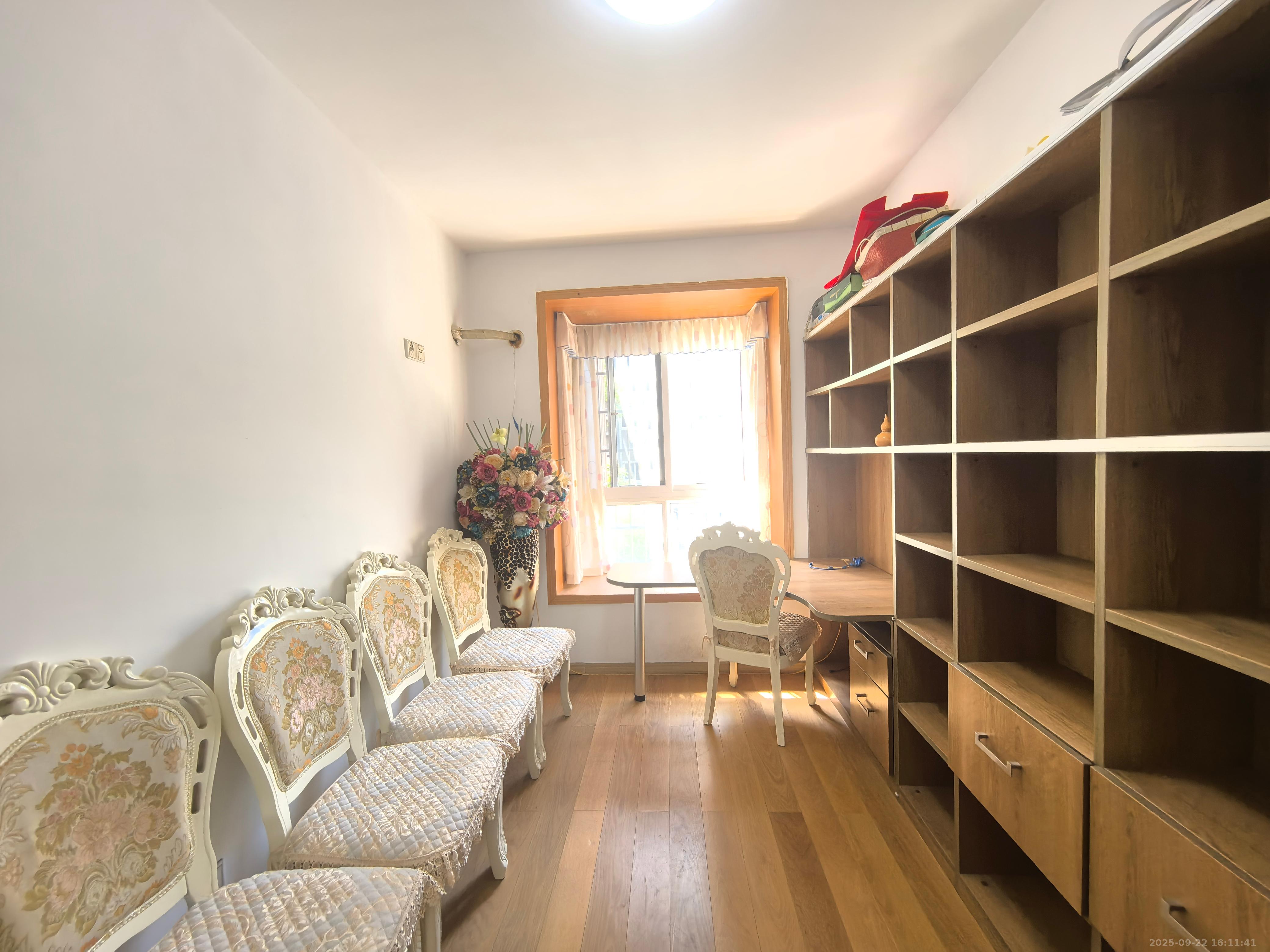 绿洲景芳  3室2厅1卫    2580.0元/月 绿洲景芳  3室2厅1卫    2580.0元/月室内图