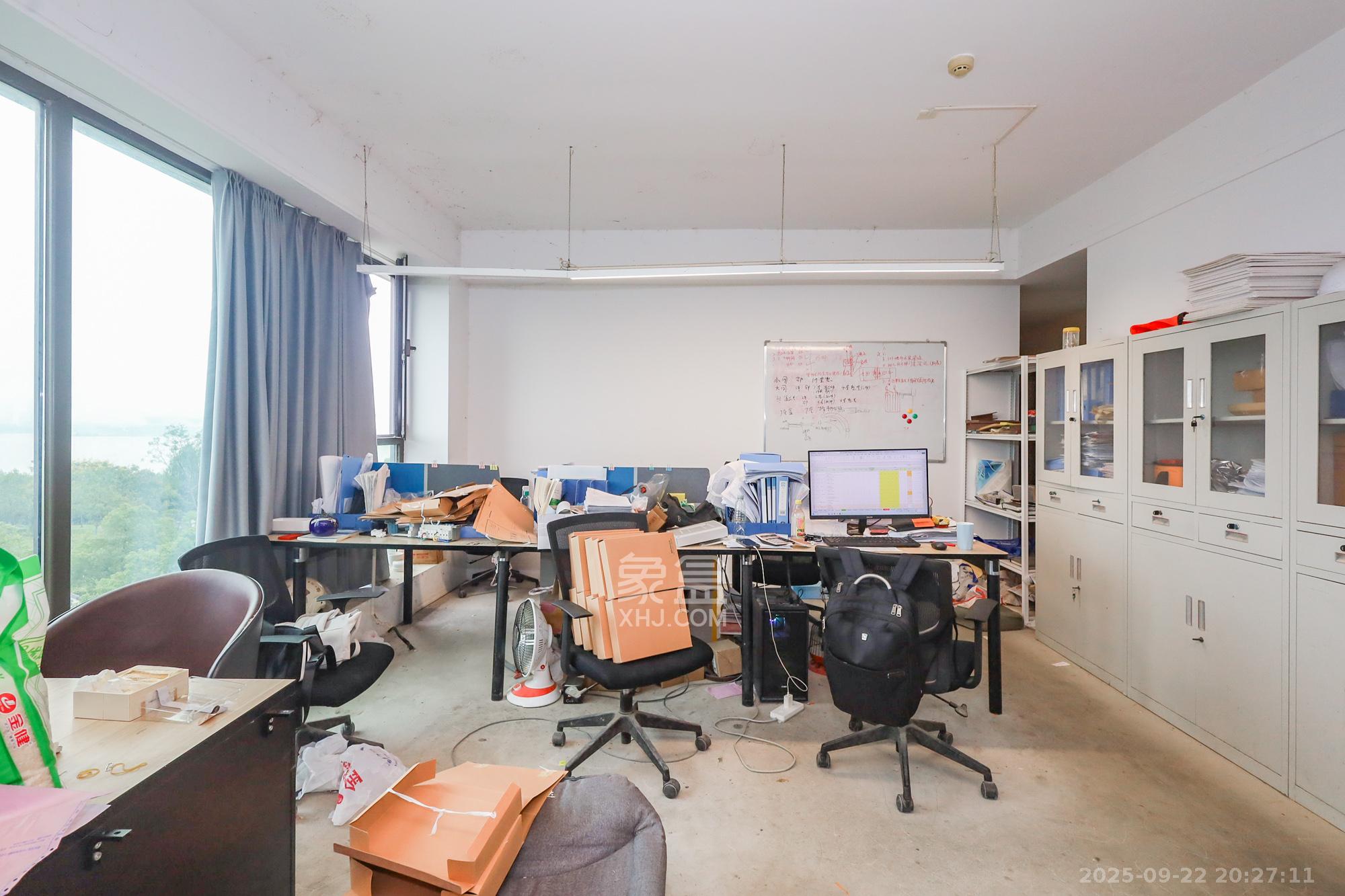 远洋外滩壹号  4室2厅2卫    428.0万客厅