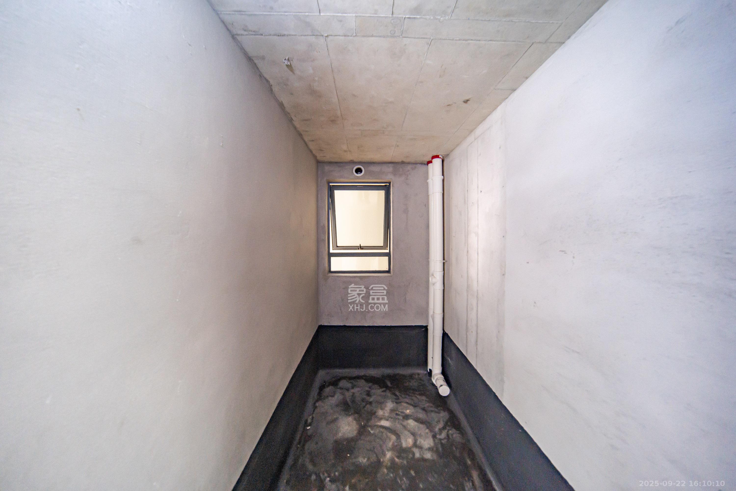 中建钰山湖  4室2厅2卫    168.0万卫生间