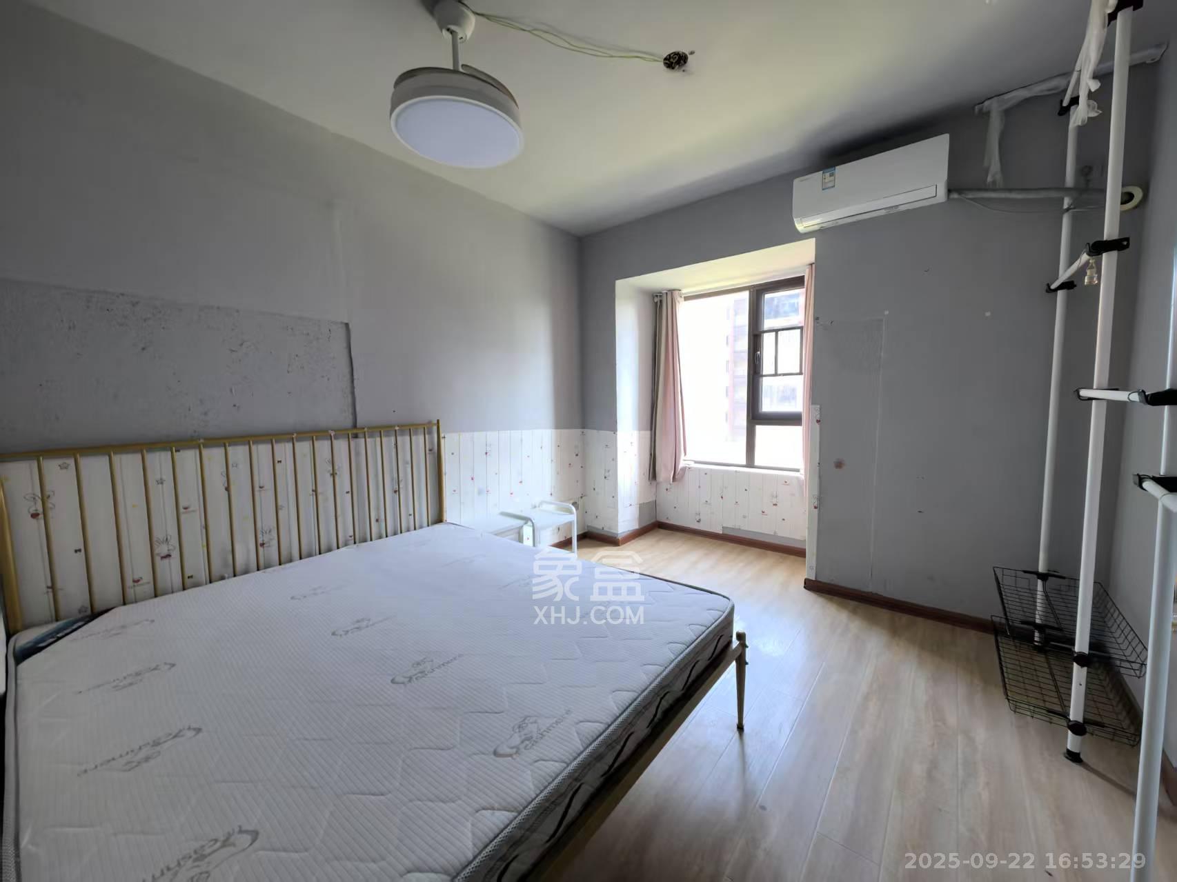 鑫远翡丽郡（鑫远翡丽雅苑）  4室2厅2卫    2600.0元/月室内图