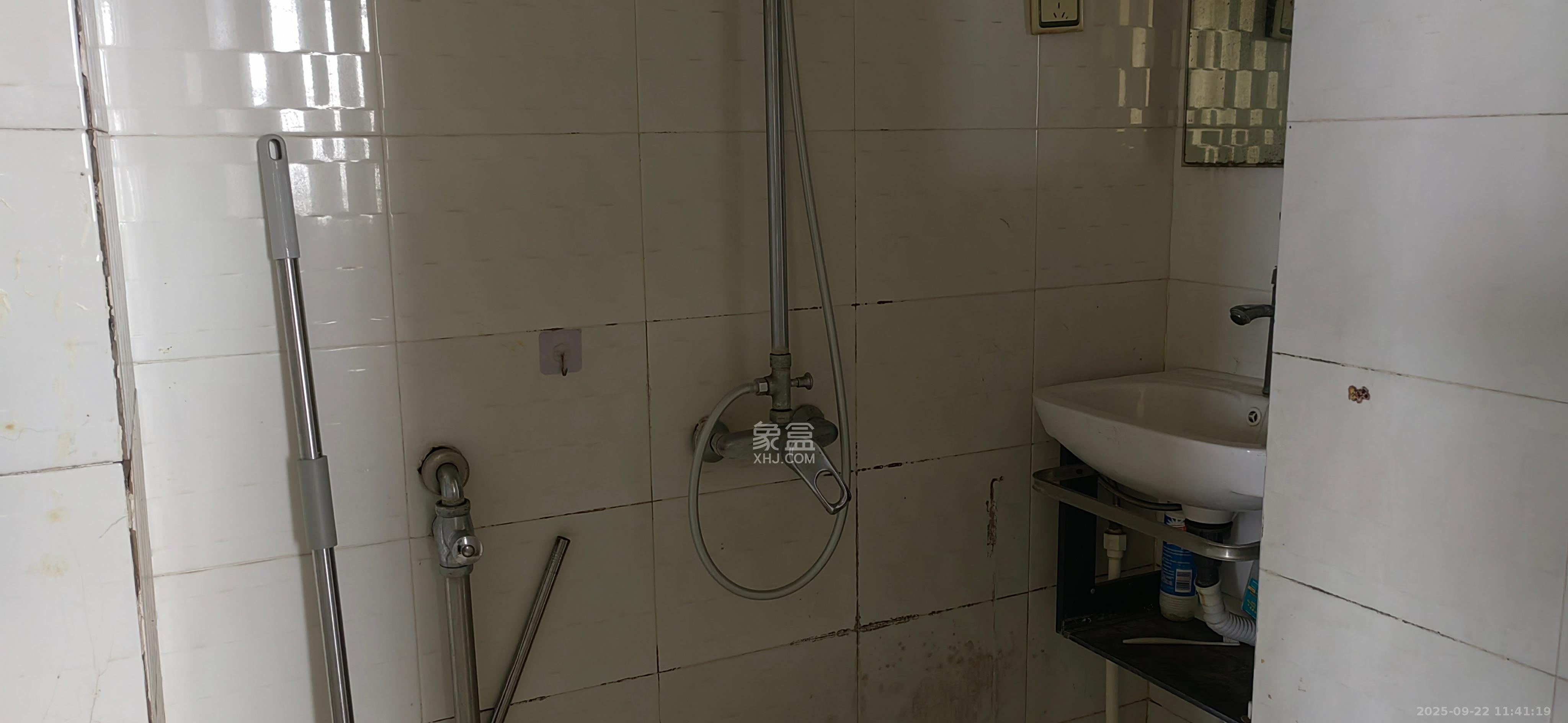 雄踞都市东家 2室1厅1卫 1800.0元/月 雄踞都市东家 2室1厅1卫 1800.0元/月室内图