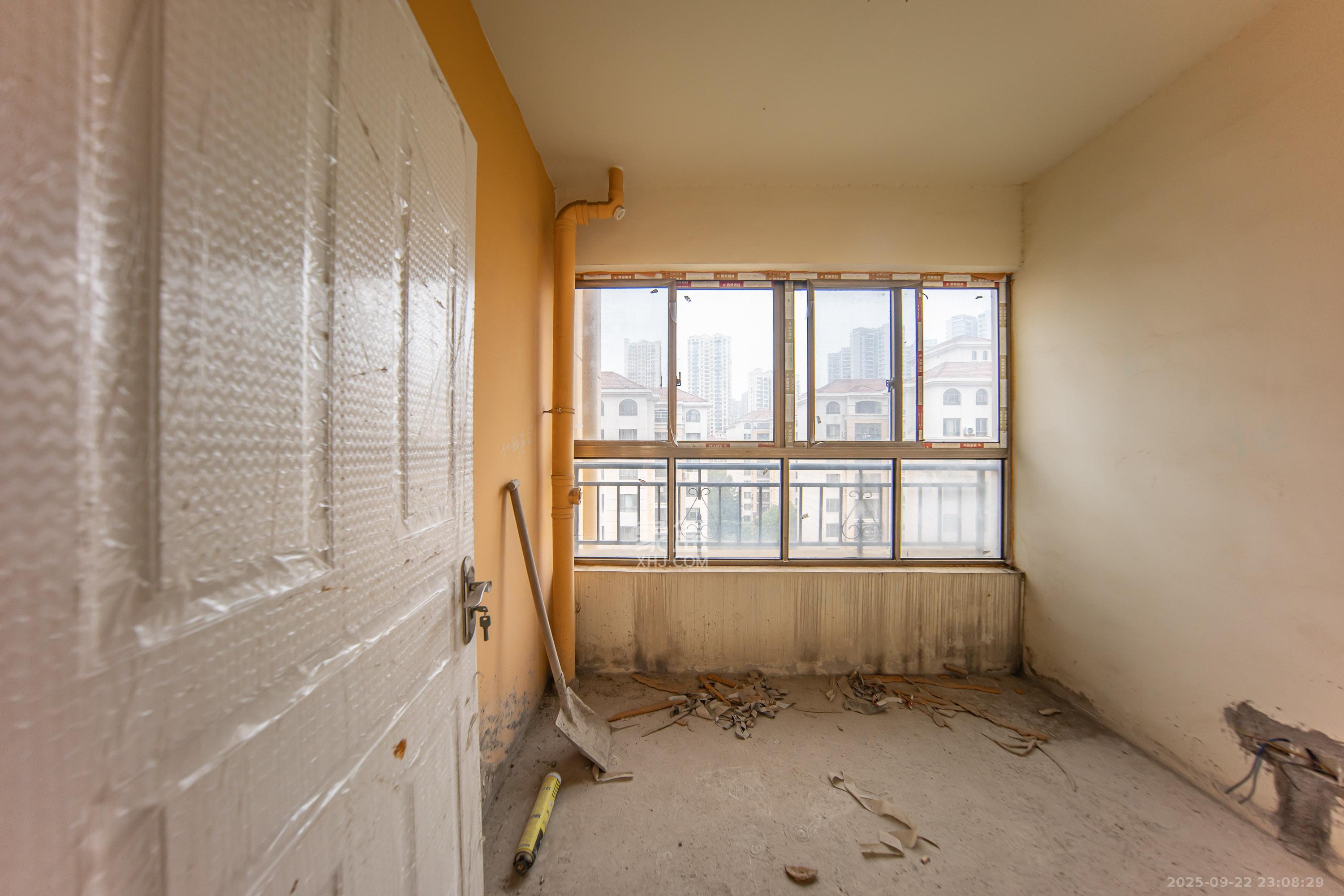 米兰春天 4室2厅2卫 69.8万 米兰春天 4室2厅2卫 69.8万卧室