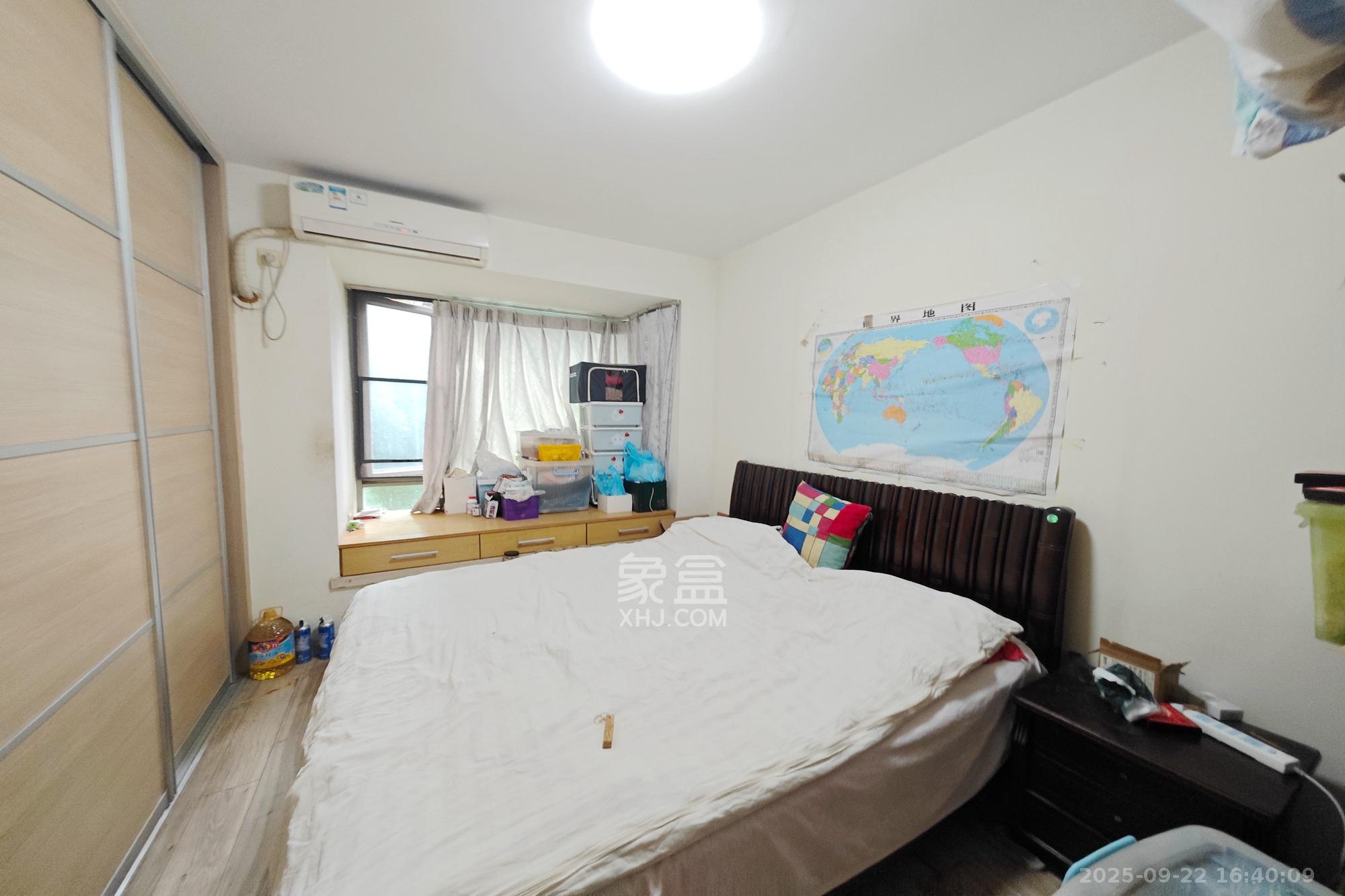 新城新世界一二三期 4室2厅2卫 135.0万 新城新世界一二三期 4室2厅2卫 135.0万卧室