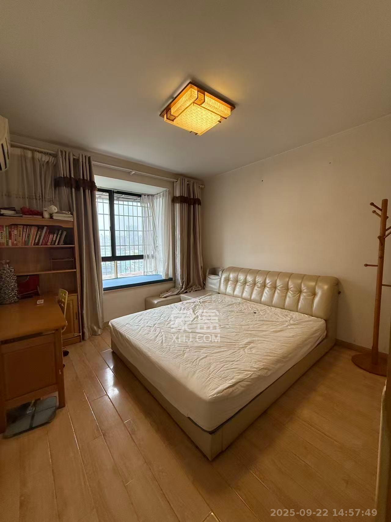 华润凤凰城一期  3室2厅2卫    2000.0元/月室内图