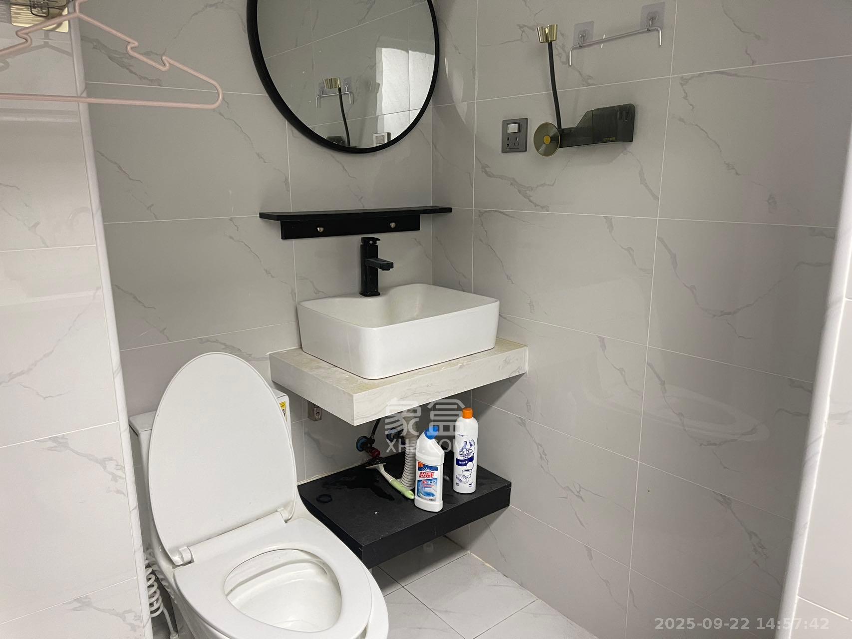 绿洲花园  1室1厅1卫    1600.0元/月室内图