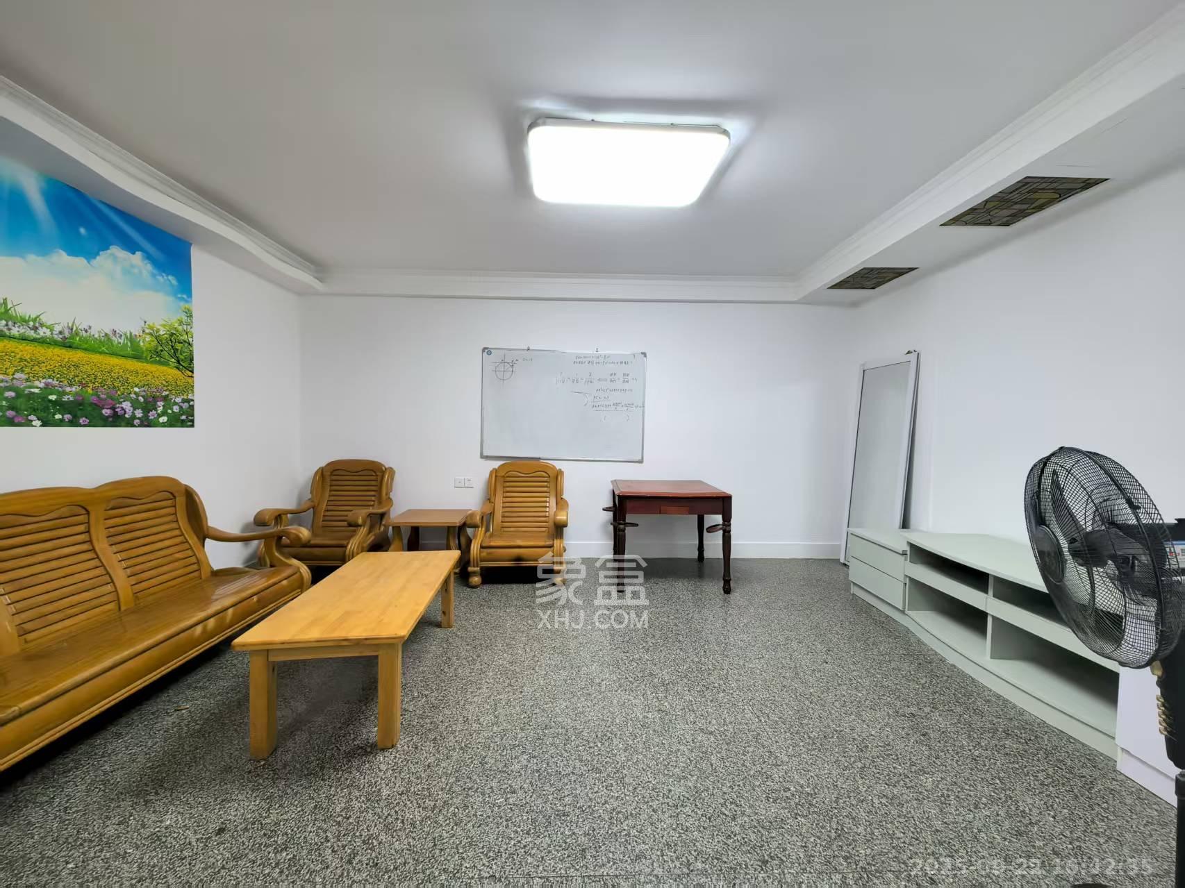 德雅路(邮电村)散盘 3室1厅1卫 2300.0元/月 德雅路(邮电村)散盘 3室1厅1卫 2300.0元/月室内图