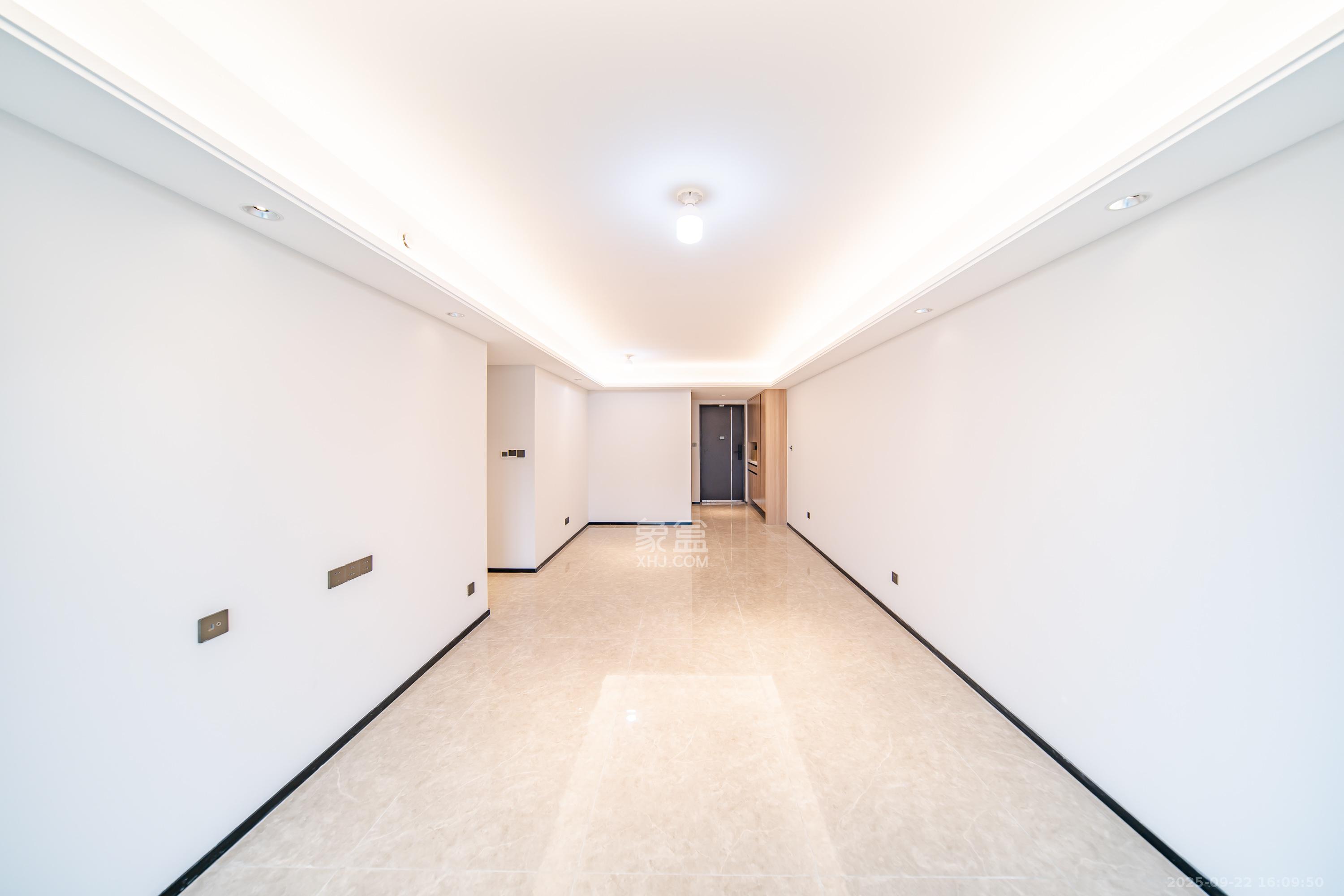 华润凯旋门二期 3室2厅2卫 160.0万 华润凯旋门二期 3室2厅2卫 160.0万客厅