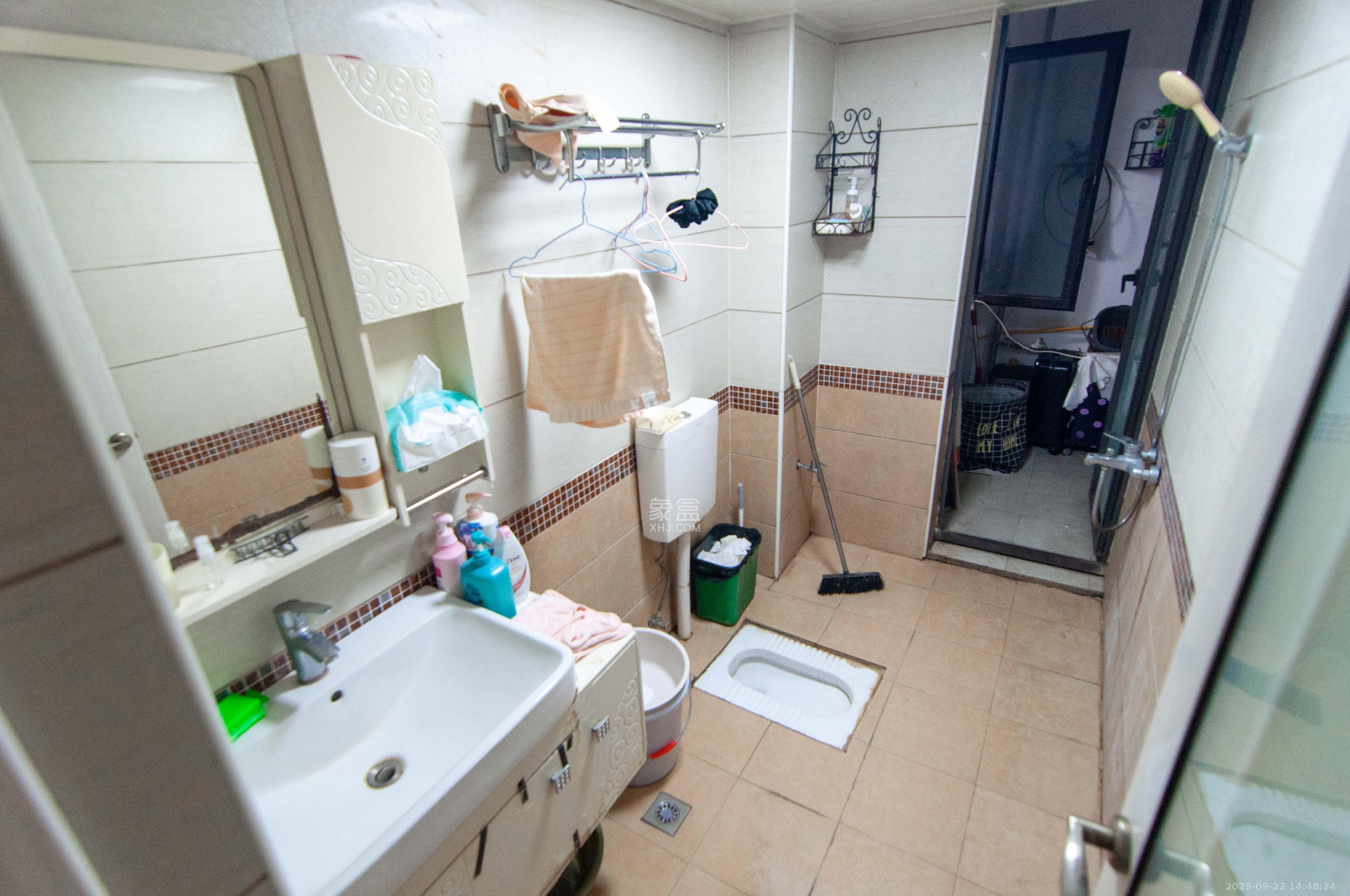 达美D6区  3室2厅2卫    87.0万卫生间