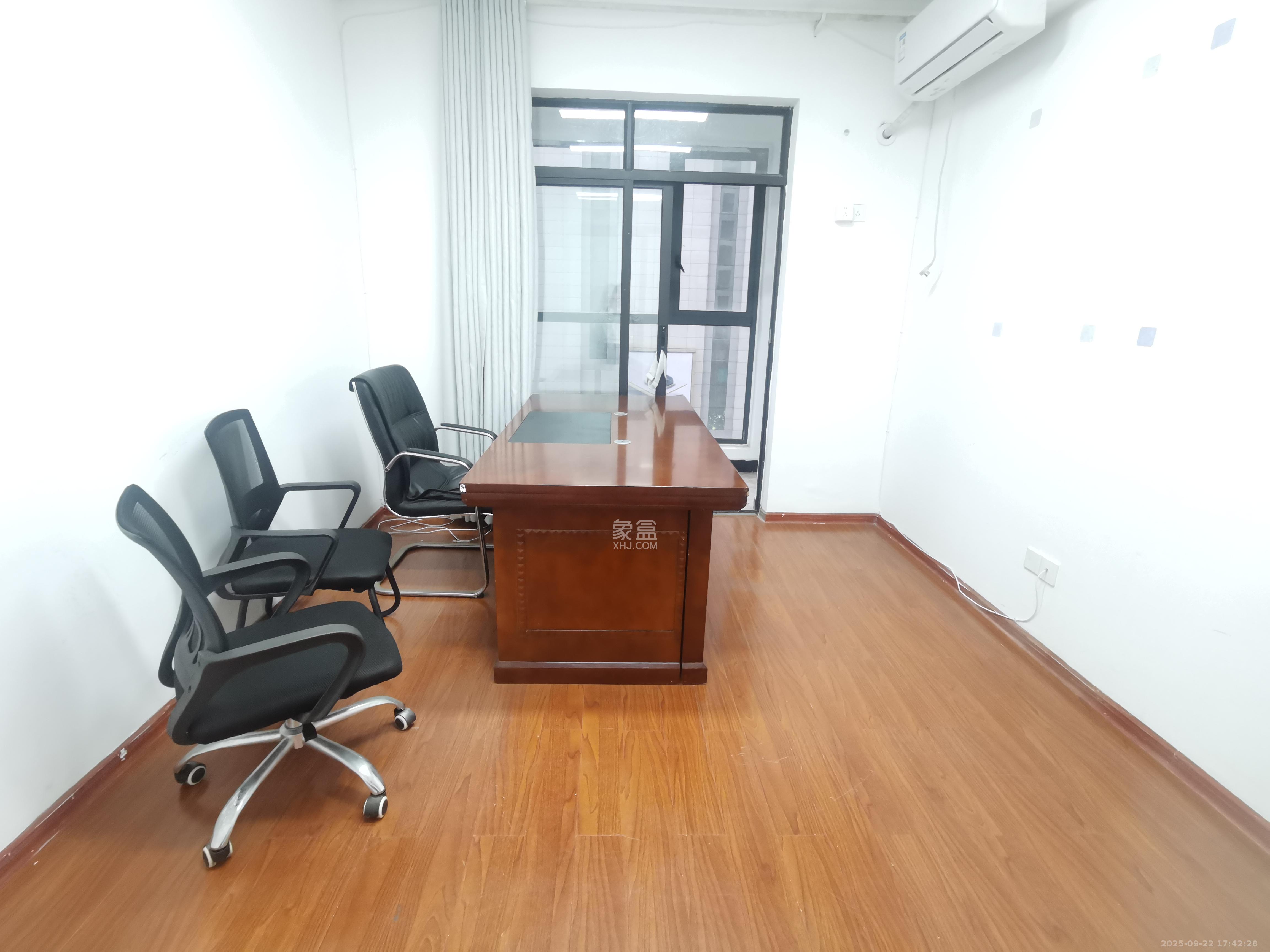 湘腾城市广场  3室2厅1卫    3500.0元/月室内图