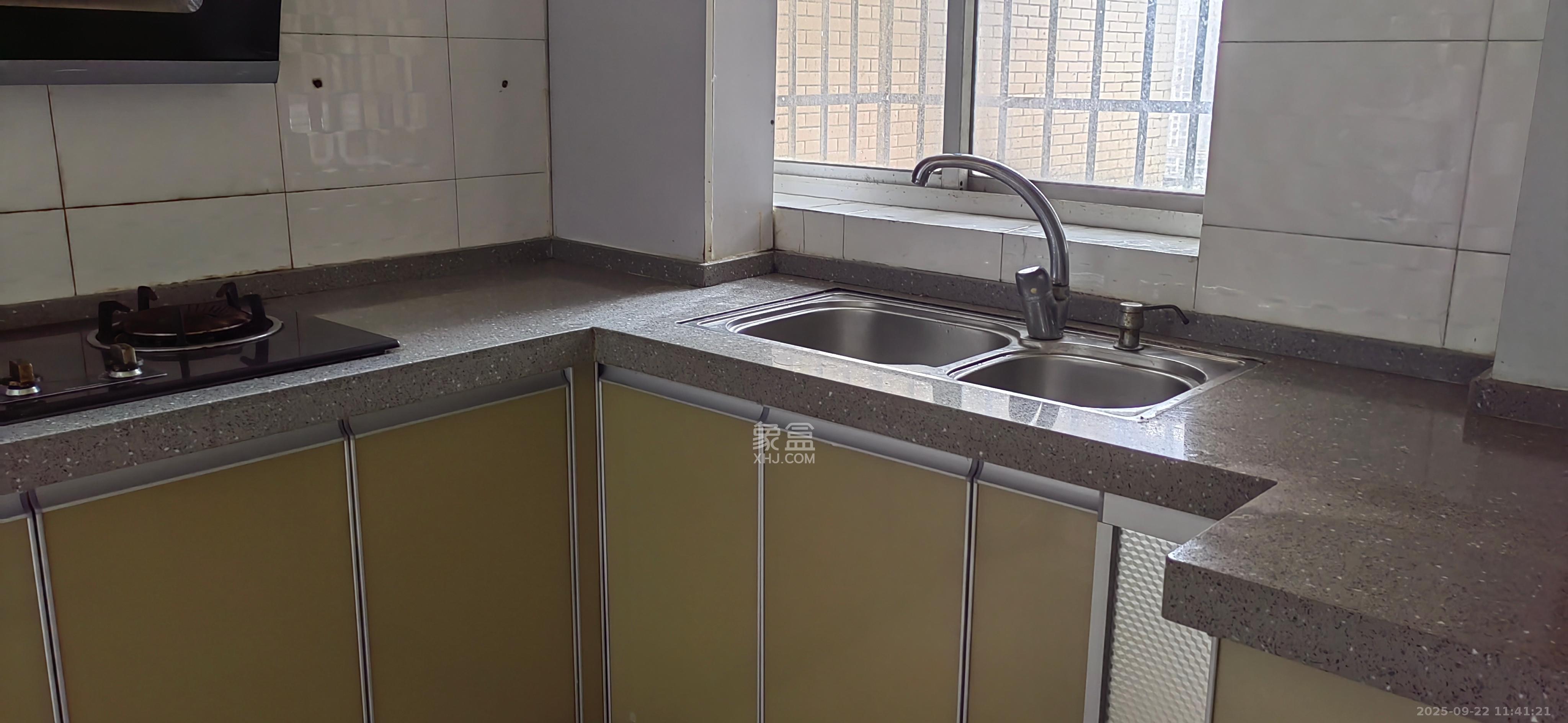 雄踞都市东家 2室1厅1卫 1800.0元/月 雄踞都市东家 2室1厅1卫 1800.0元/月室内图