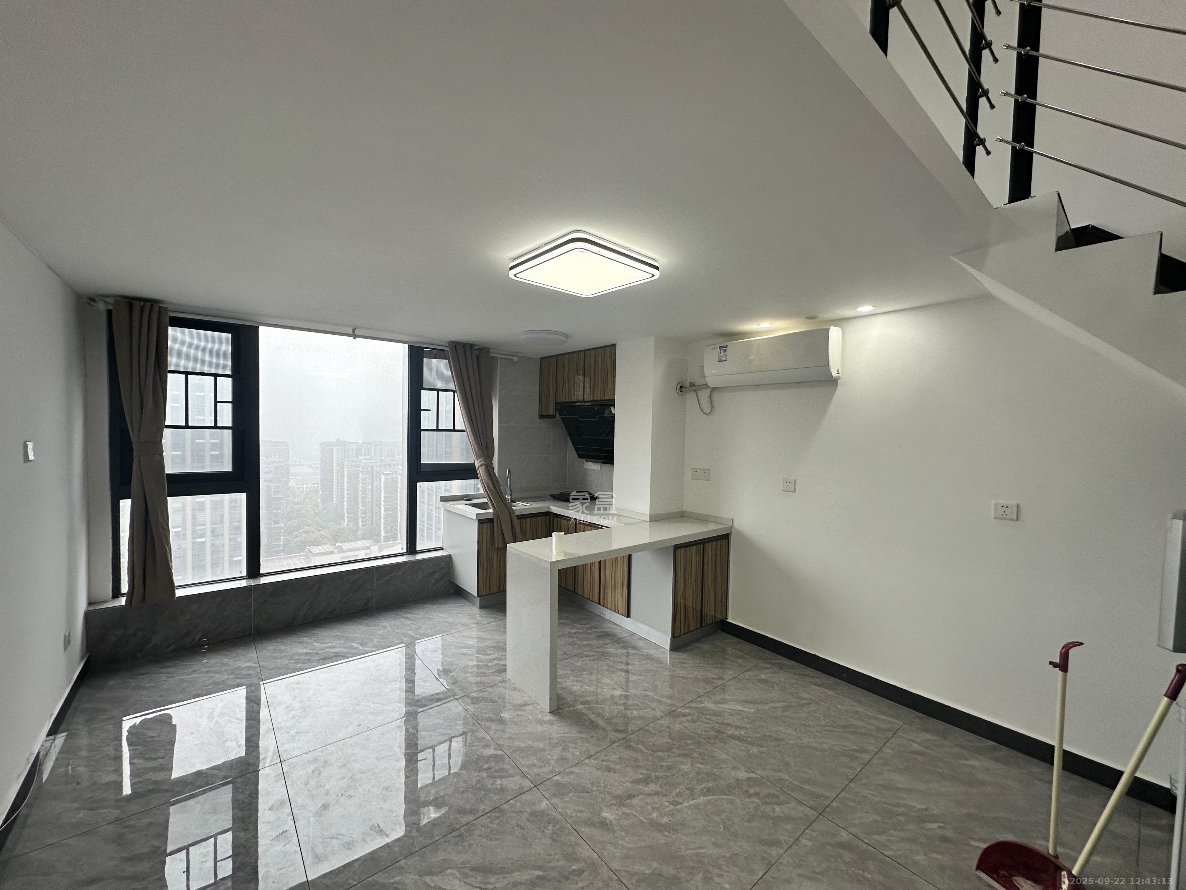 卓越中寰 2室1厅1卫 2200.0元/月 卓越中寰 2室1厅1卫 2200.0元/月室内图