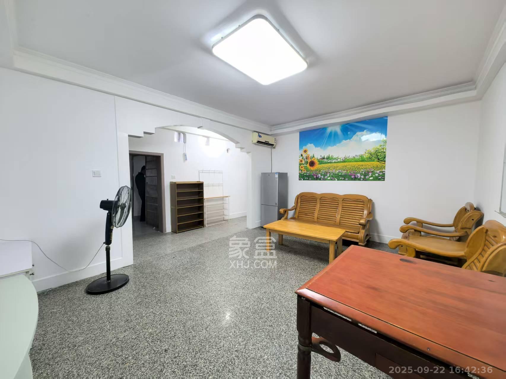 德雅路(邮电村)散盘 3室1厅1卫 2300.0元/月 德雅路(邮电村)散盘 3室1厅1卫 2300.0元/月室内图