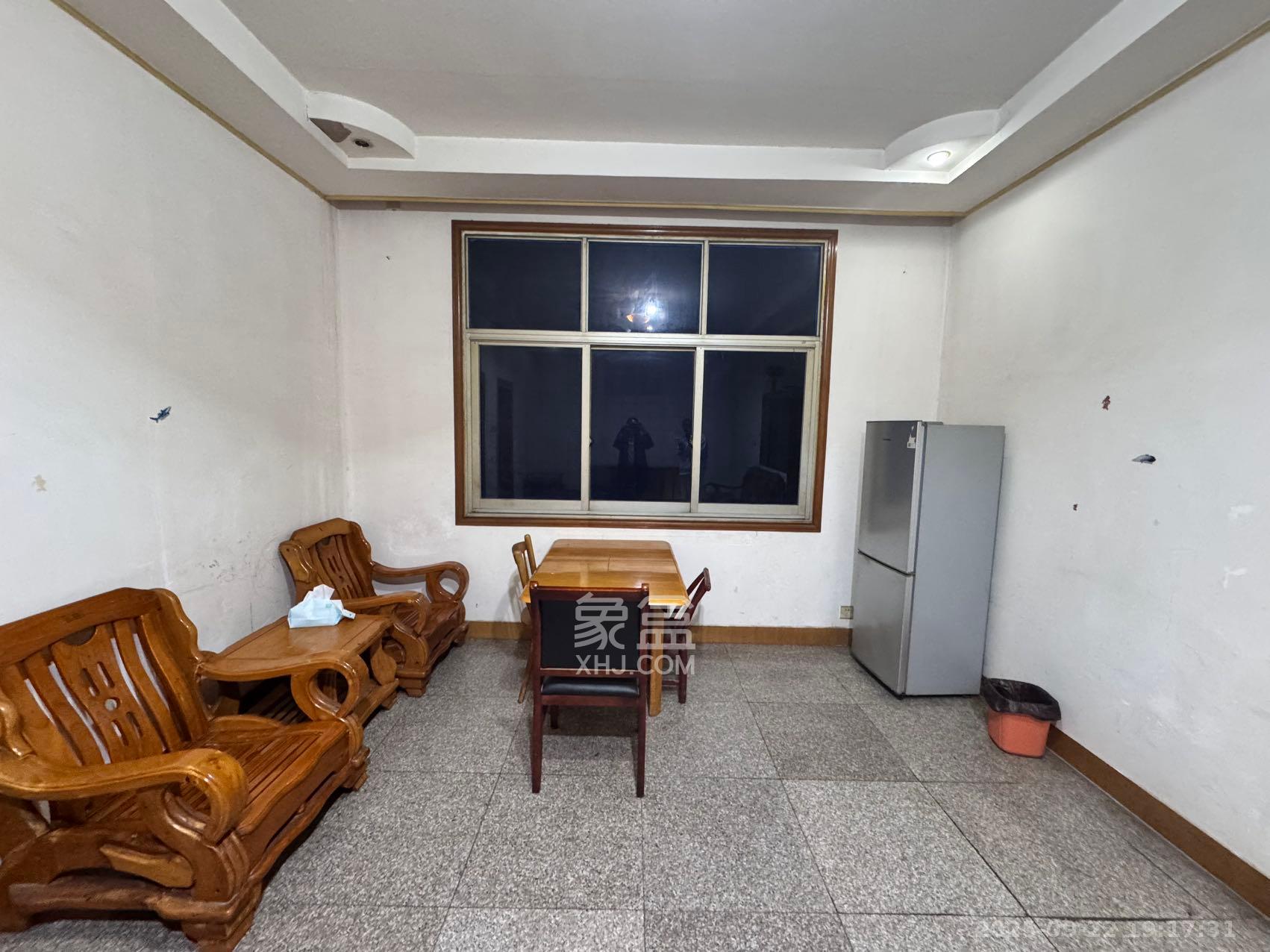 洞井商贸城 3室2厅1卫 1200.0元/月 洞井商贸城 3室2厅1卫 1200.0元/月室内图