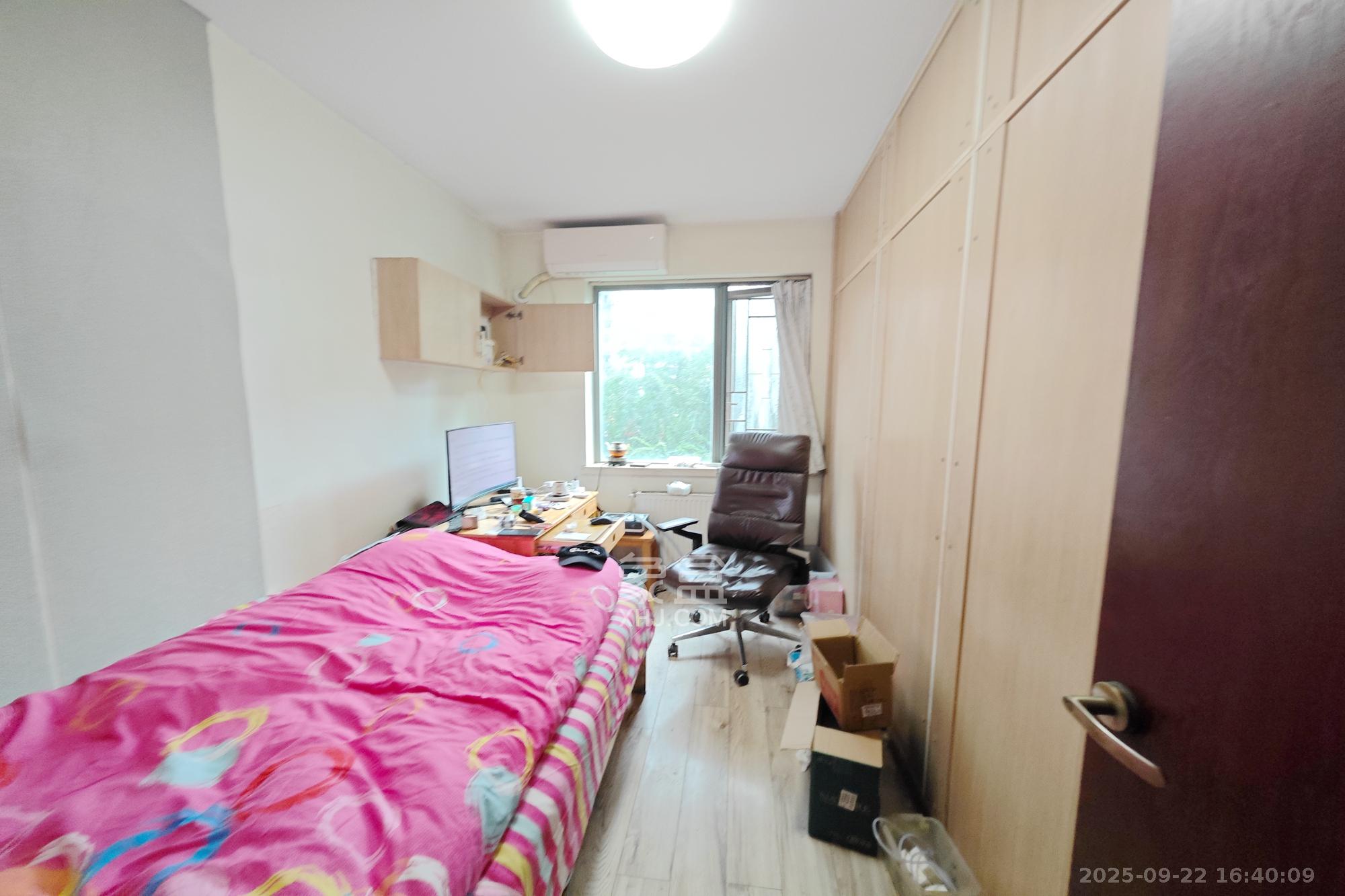 新城新世界一二三期 4室2厅2卫 135.0万 新城新世界一二三期 4室2厅2卫 135.0万卧室