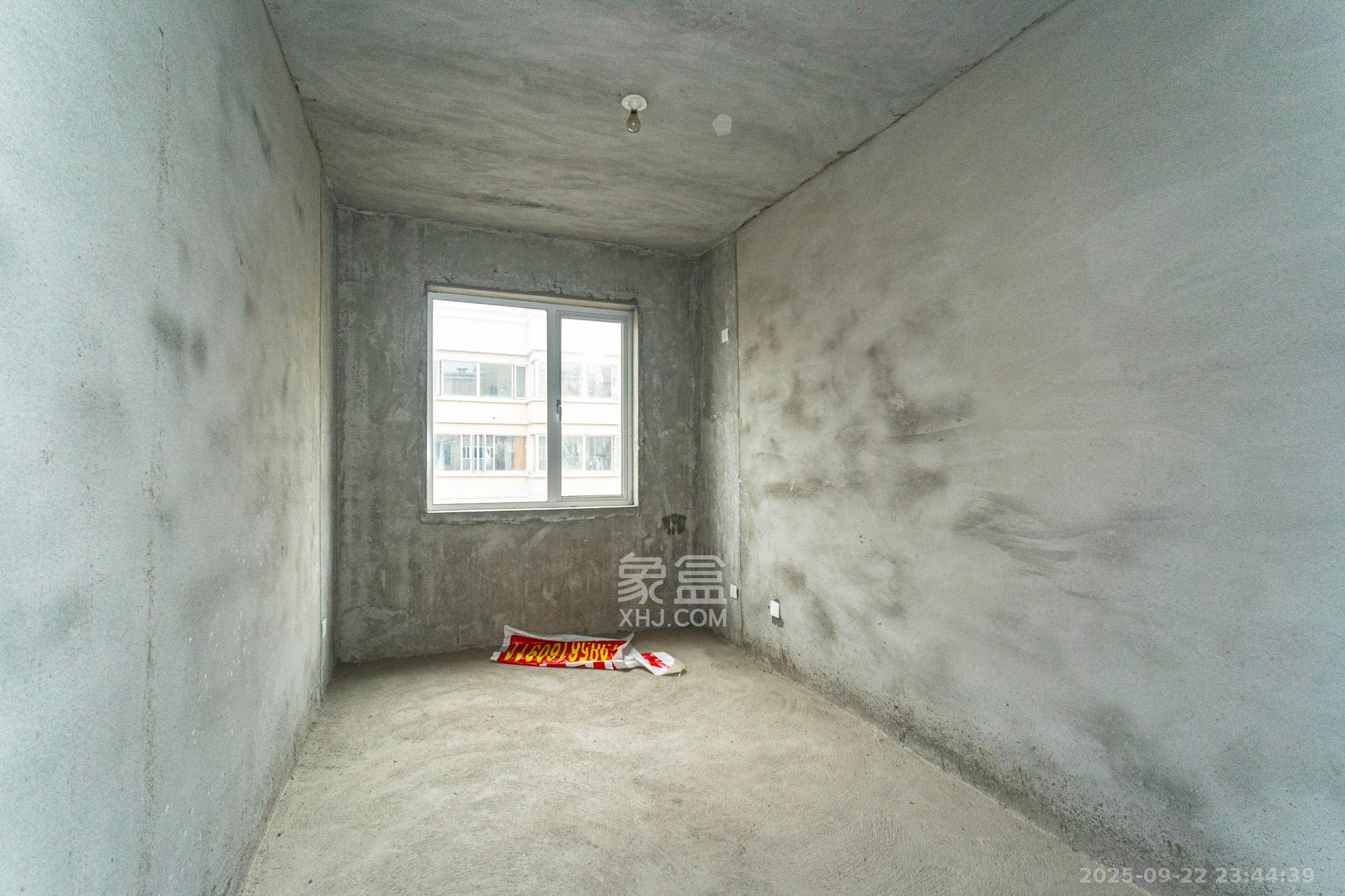 恒广国际物流园  3室2厅2卫    32.5万卧室