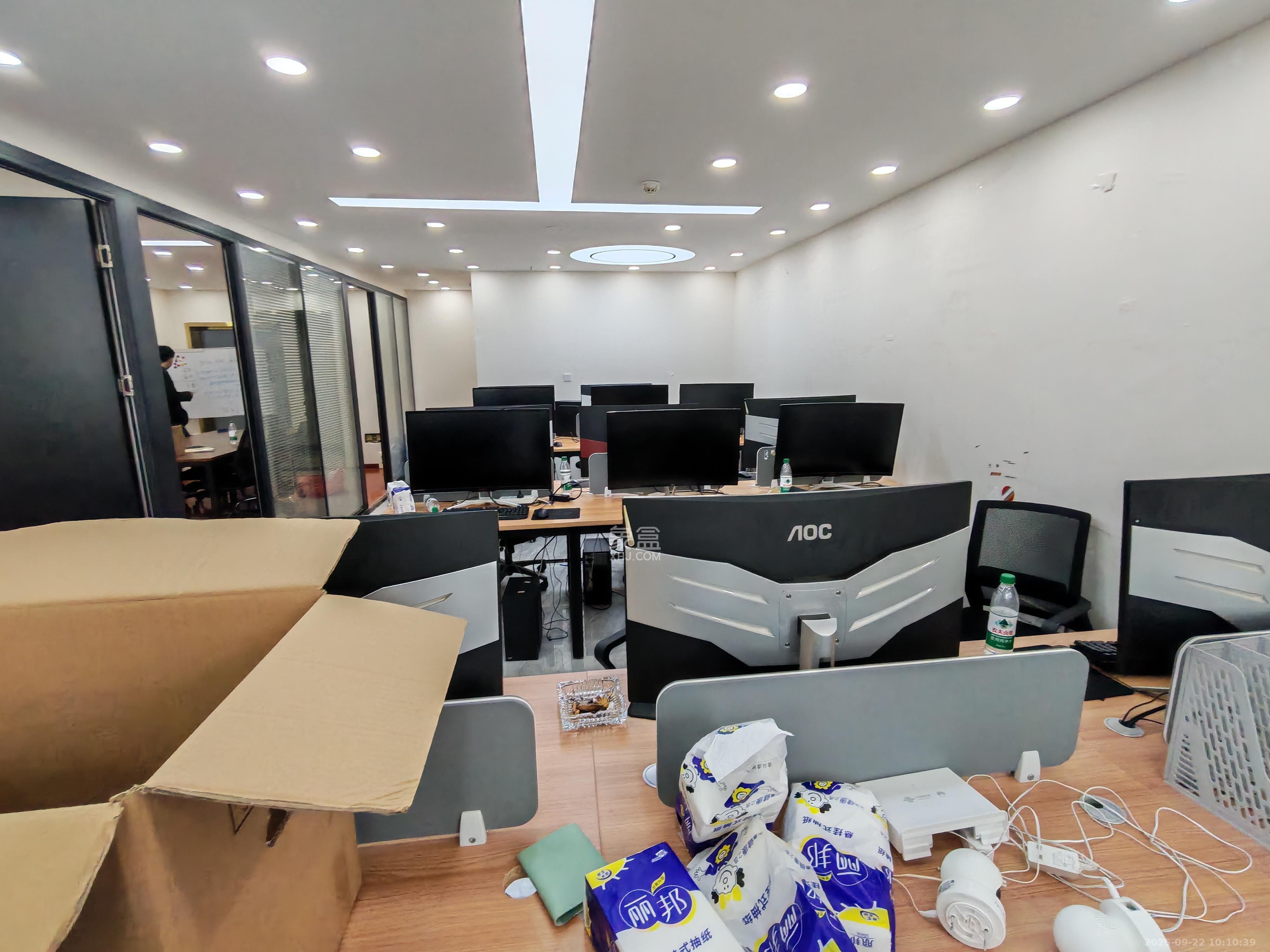 湘域中央  3室1厅1卫    6800.0元/月室内图