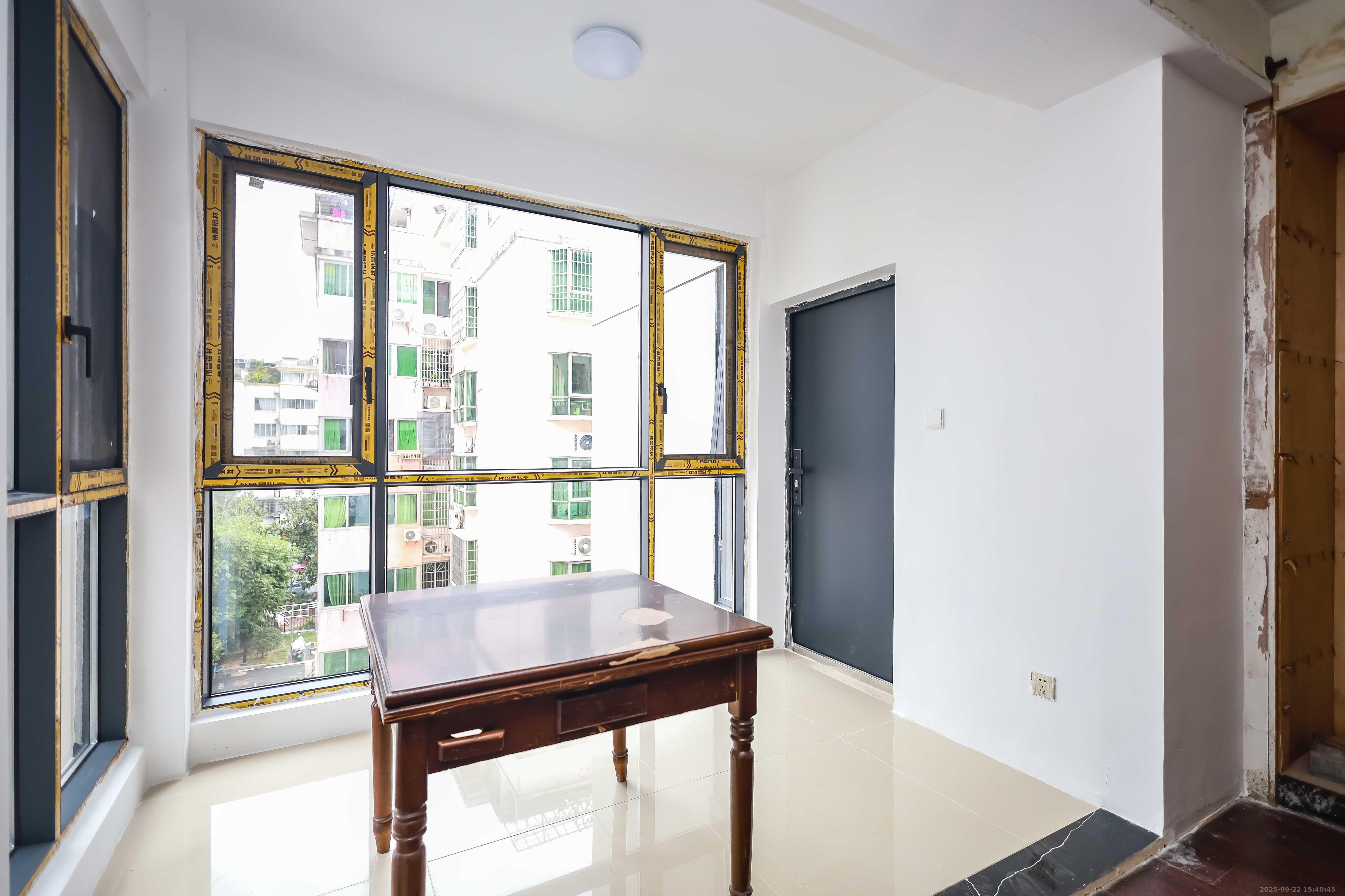 咸嘉新村嘉明苑 3室2厅2卫 98.0万 咸嘉新村嘉明苑 3室2厅2卫 98.0万阳台